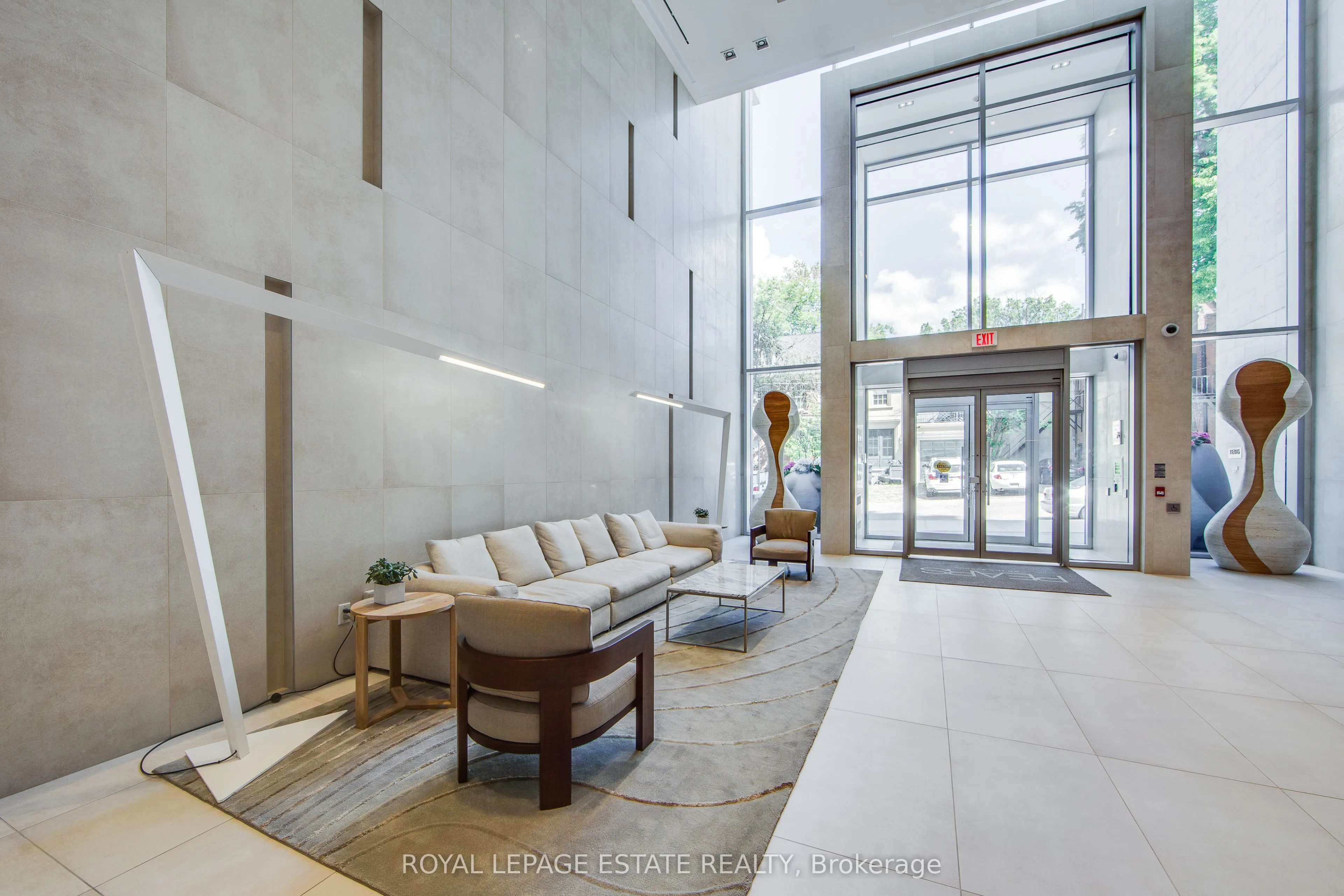 170 Avenue Road, #211