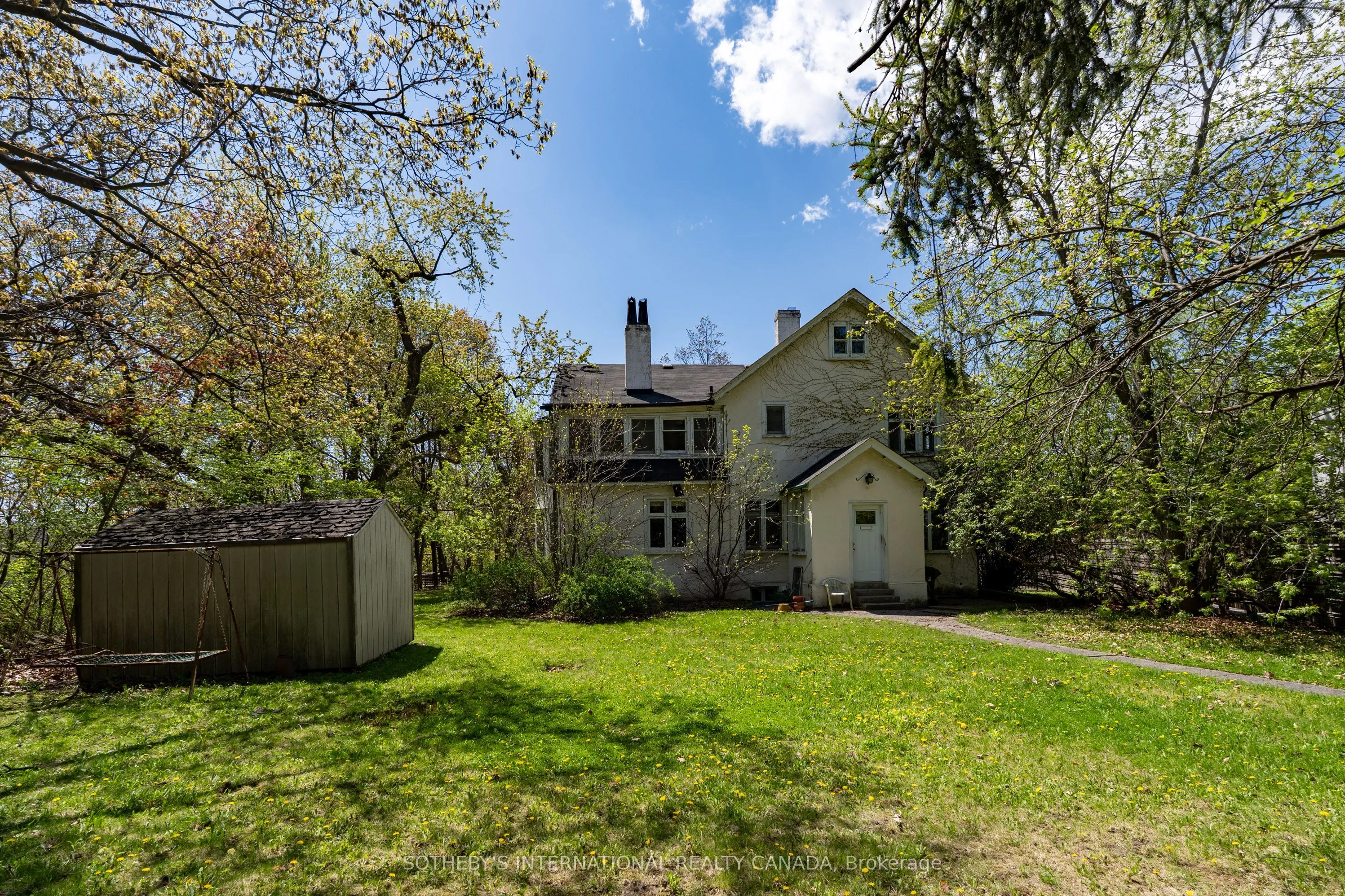 27 Old Yonge Street
