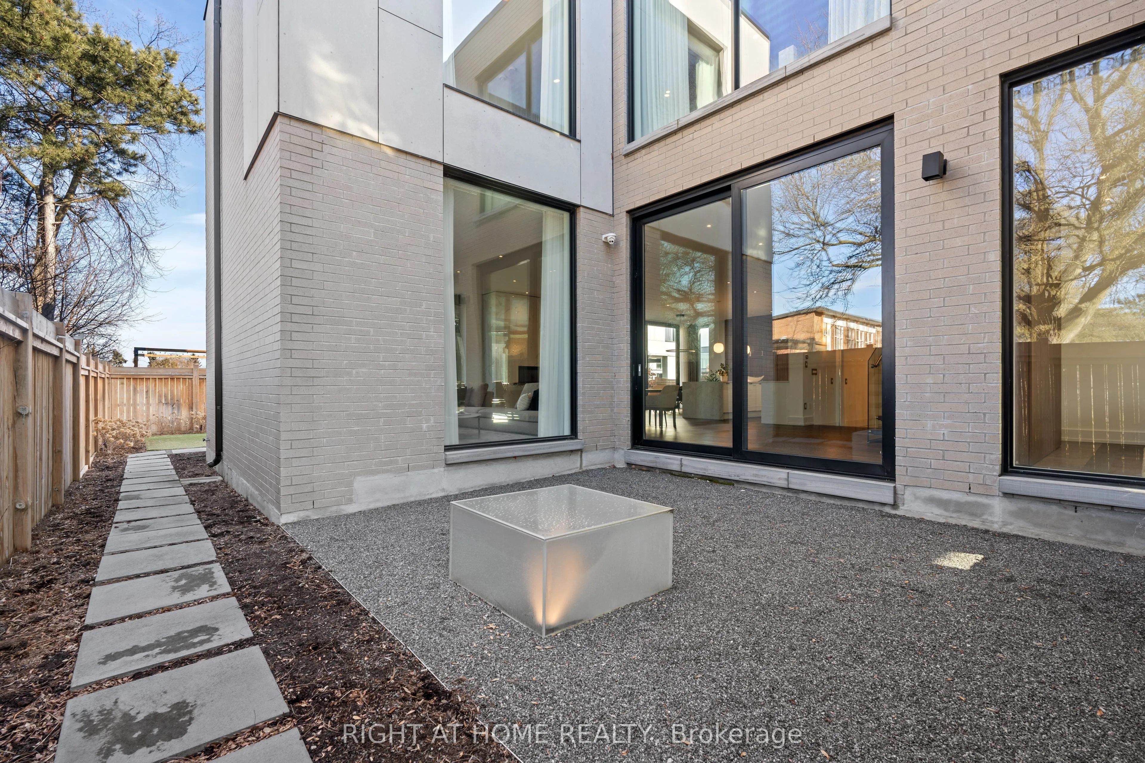15 Fairmeadow Avenue