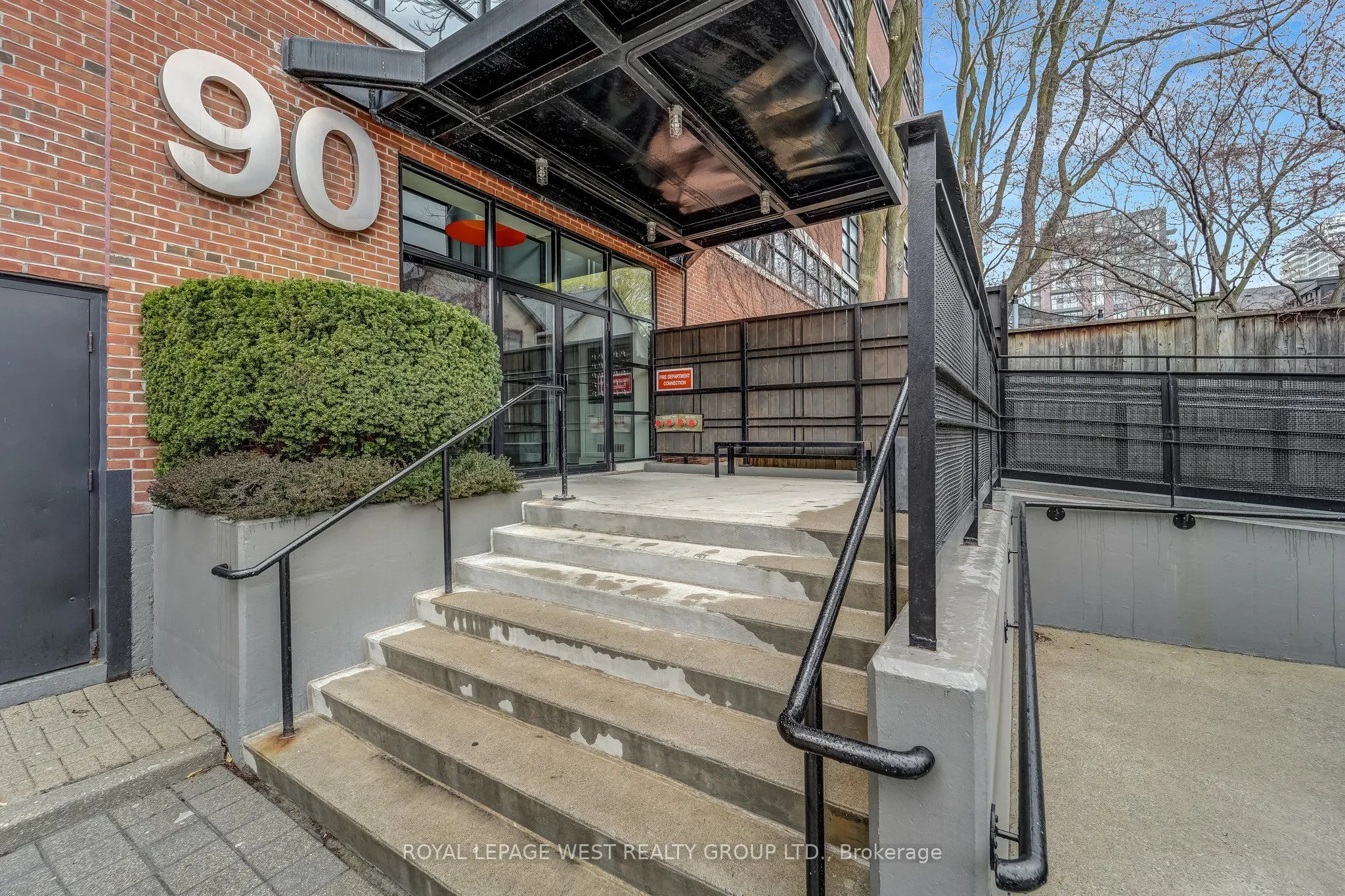 90 Sumach Street, #416