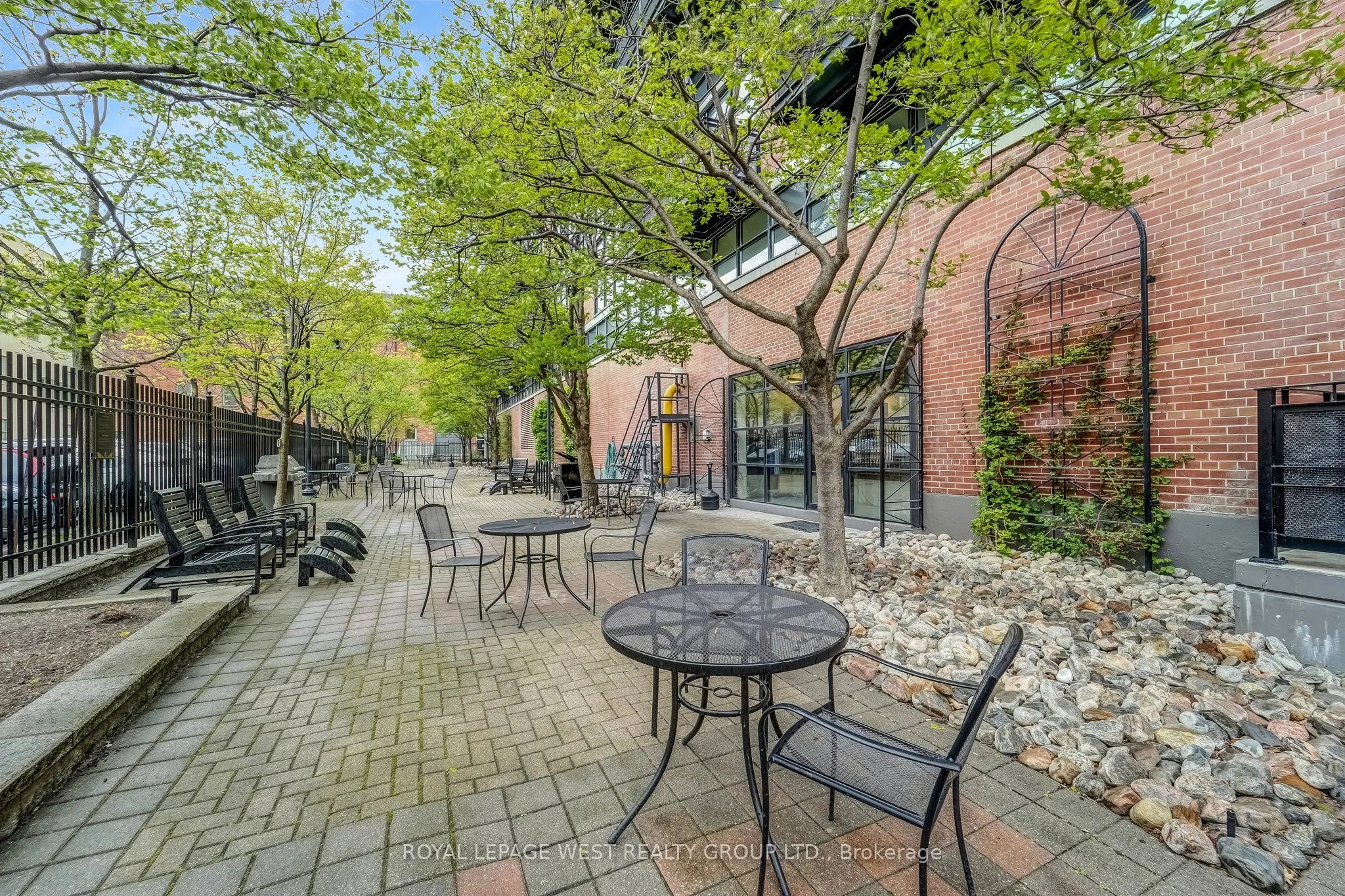 90 Sumach Street, #416