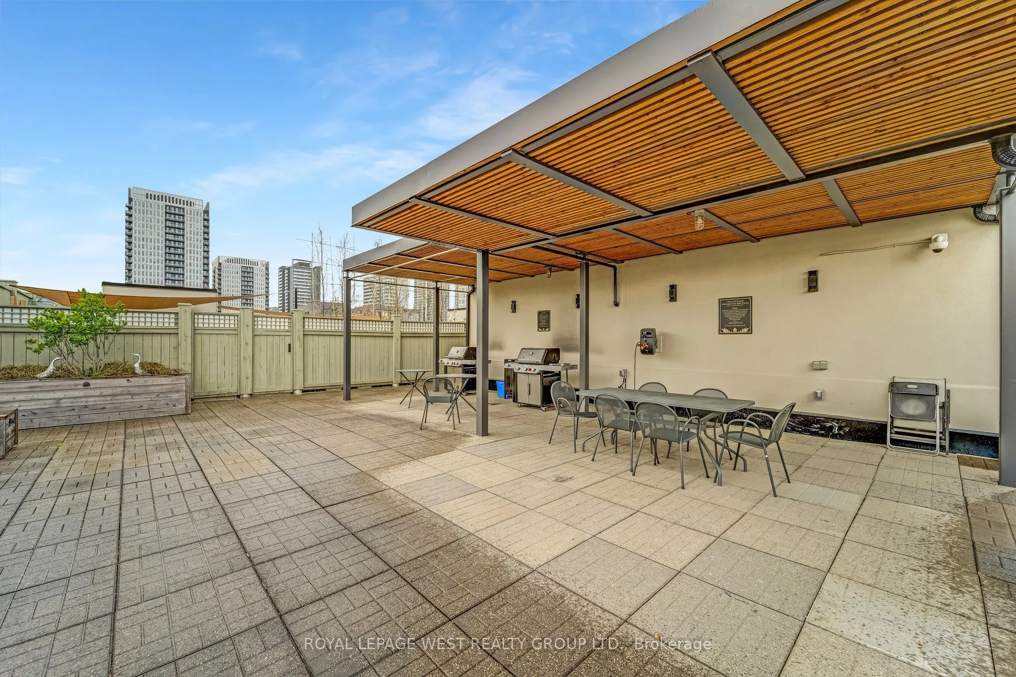 90 Sumach Street, #416