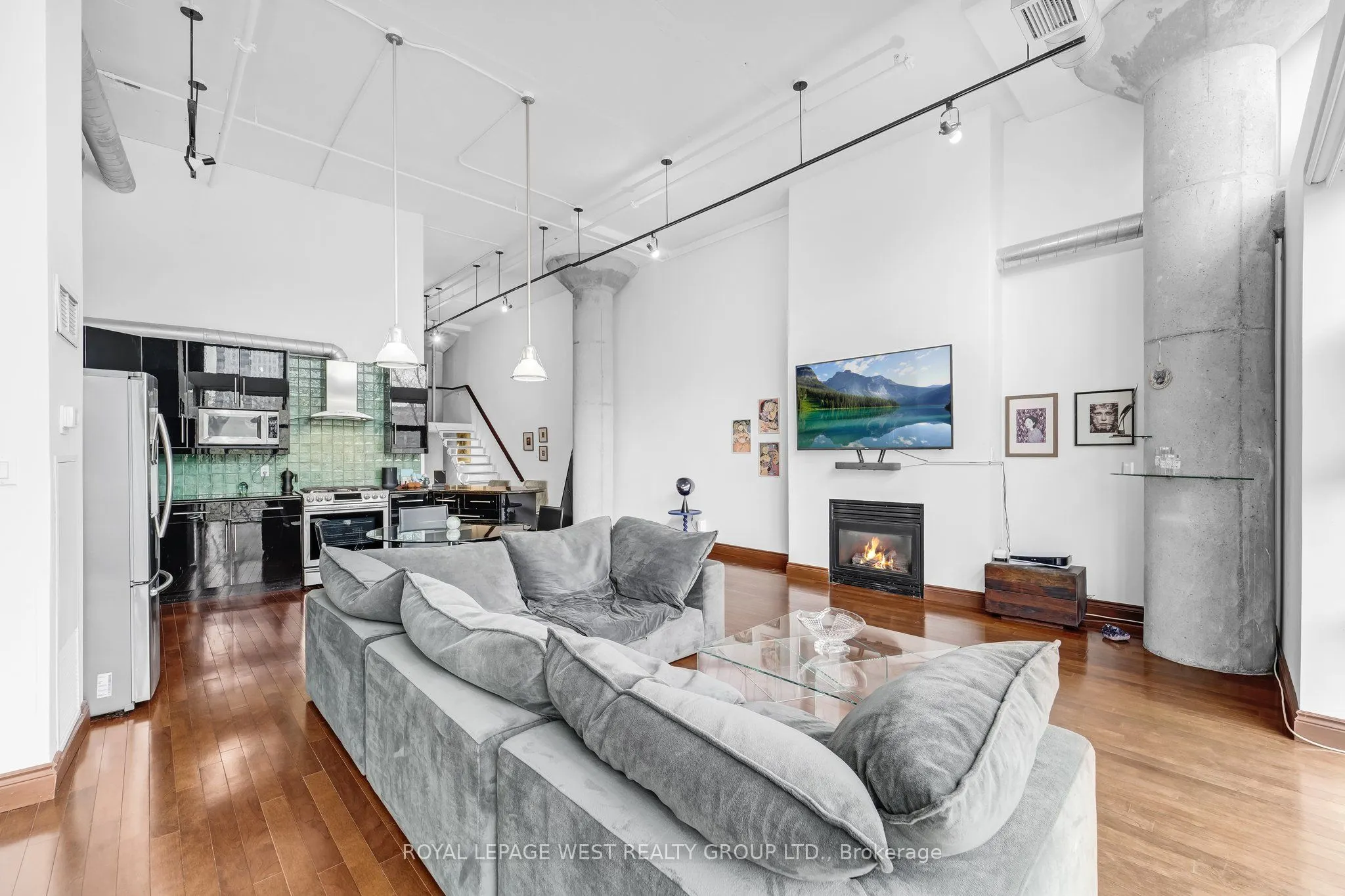 90 Sumach Street, #416
