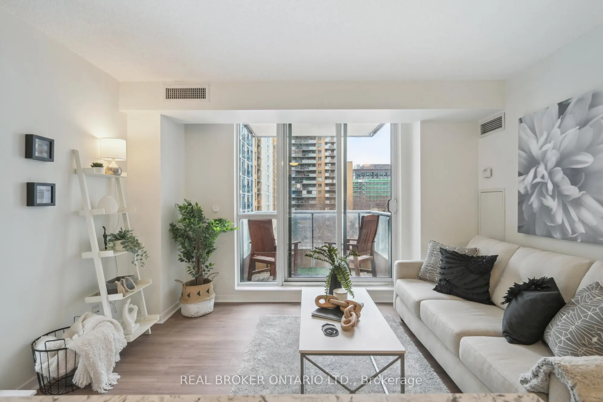76 Shuter Street, #501