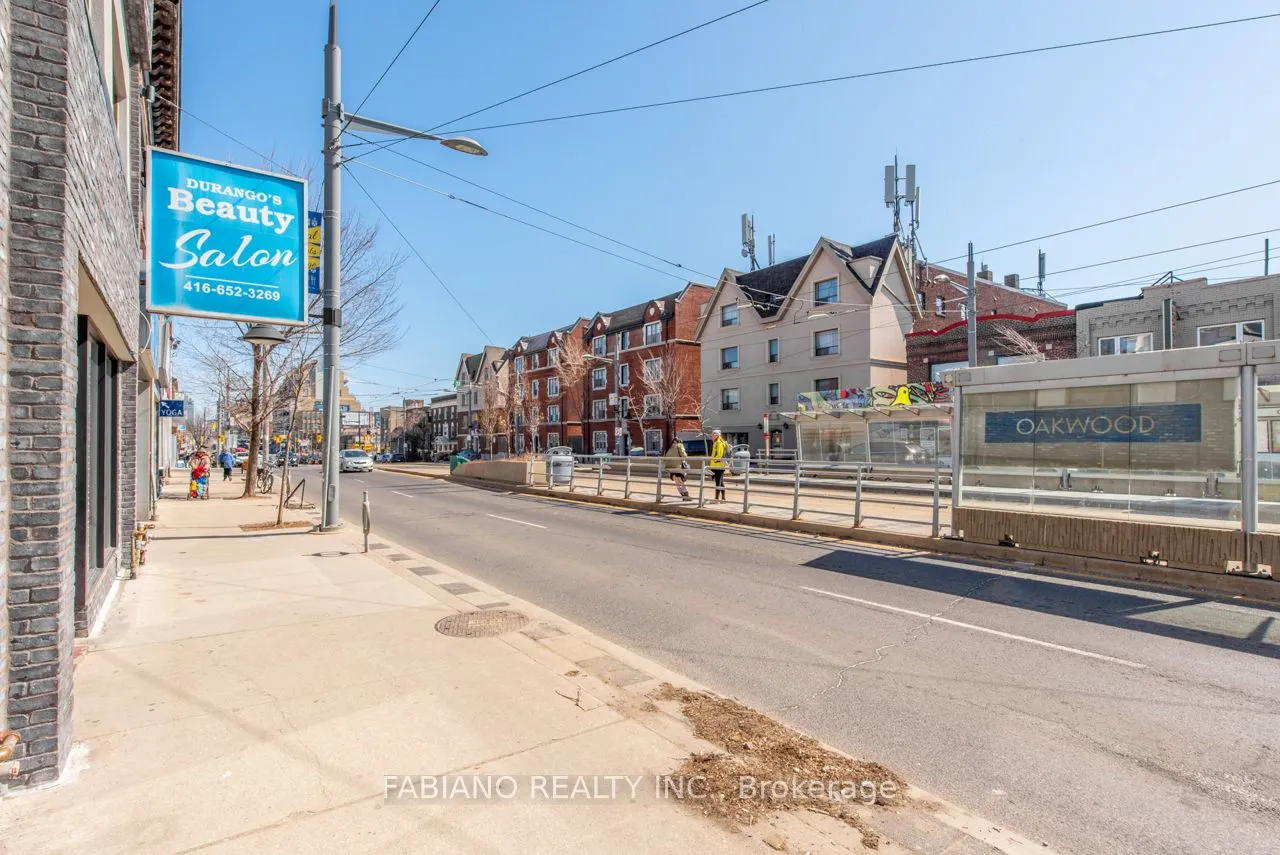 944 St Clair Avenue W