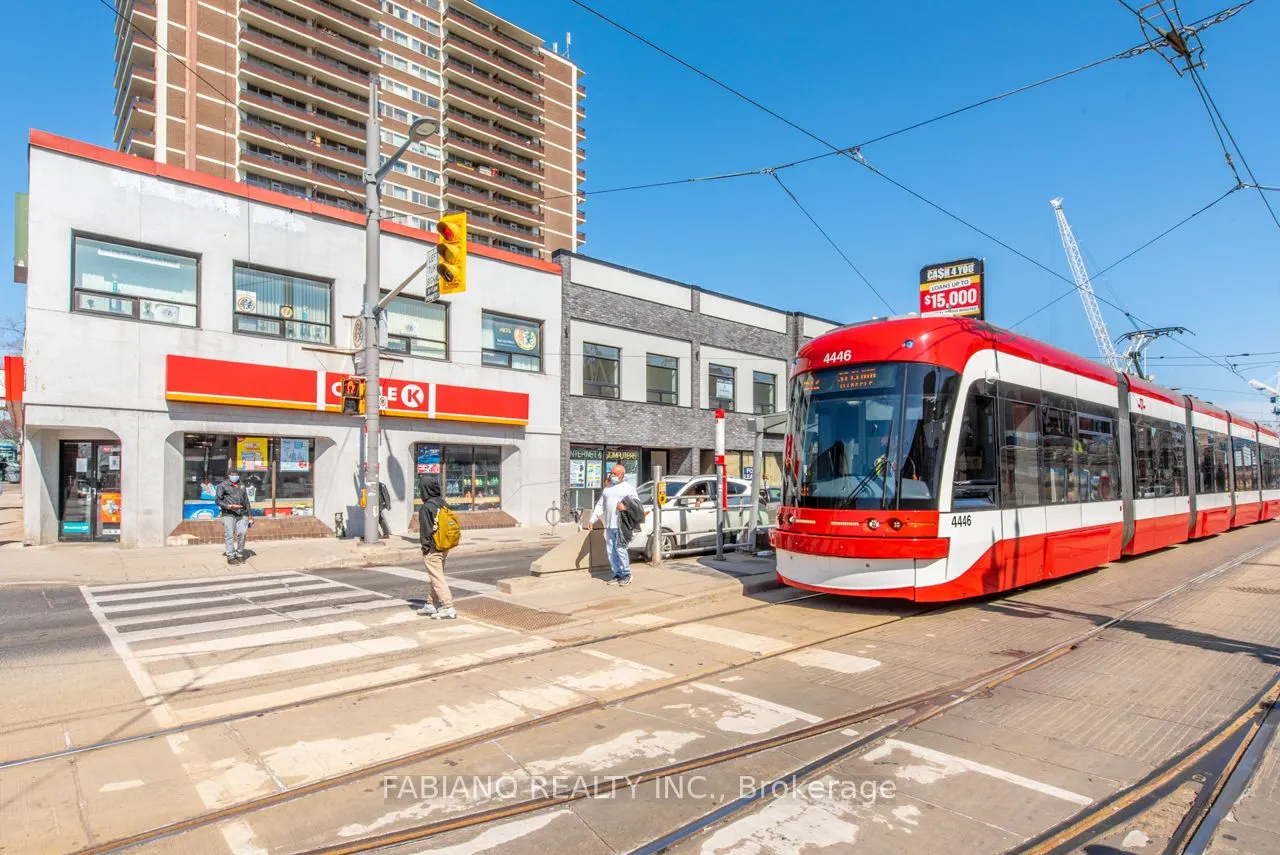 944 St Clair Avenue W