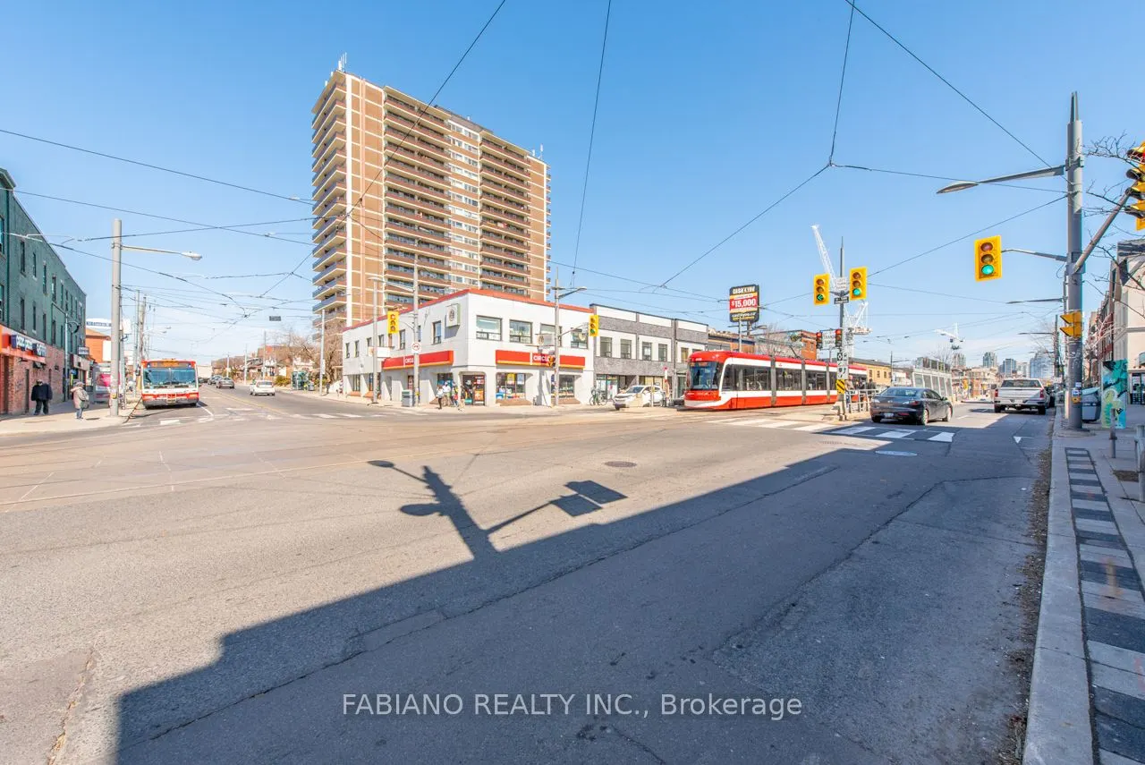 944 St Clair Avenue W