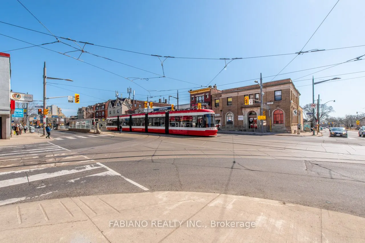 944 St Clair Avenue W