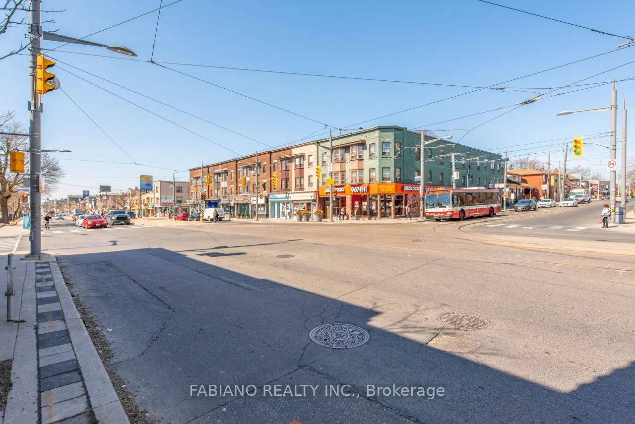 944 St Clair Avenue W