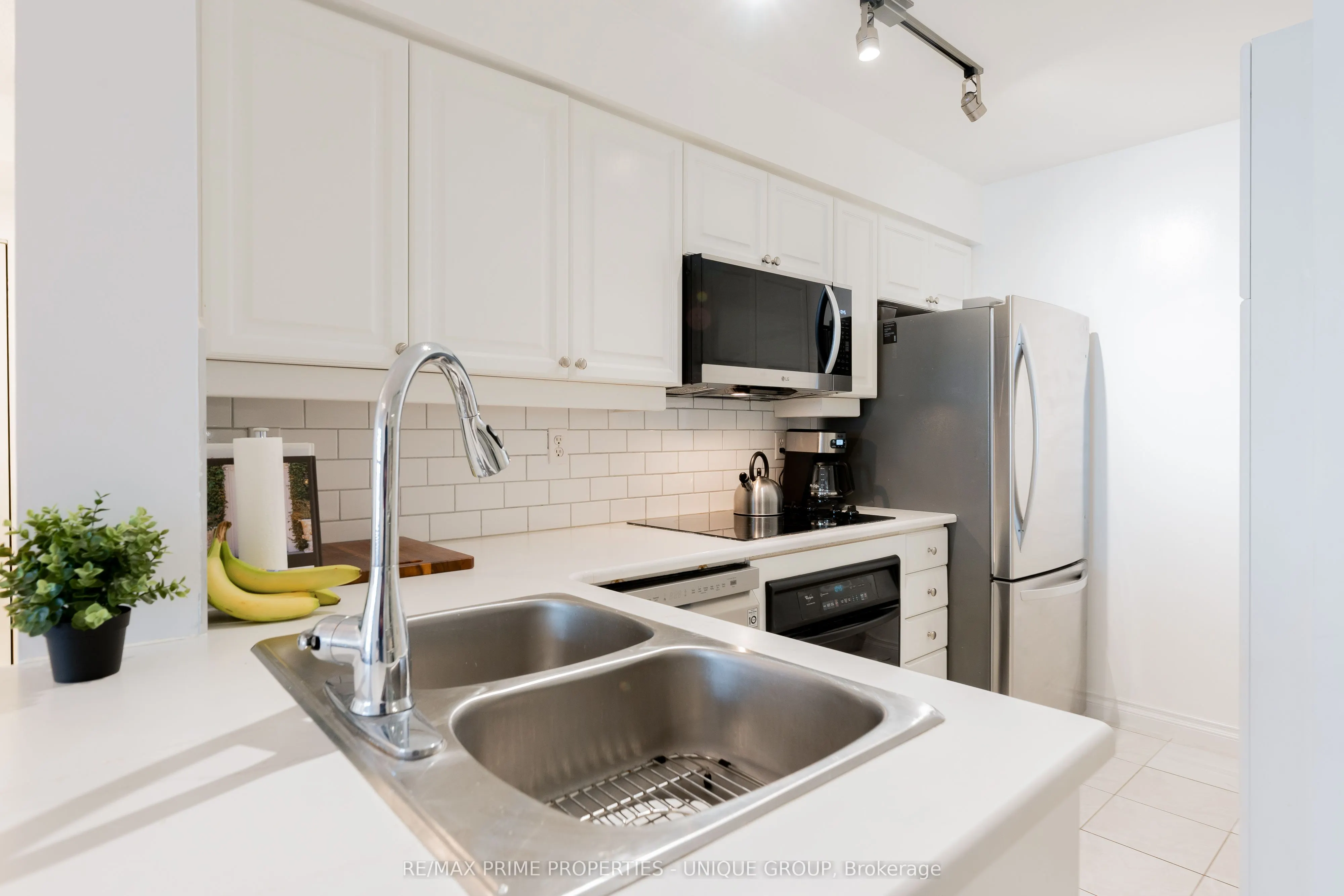 188 Redpath Avenue, #211