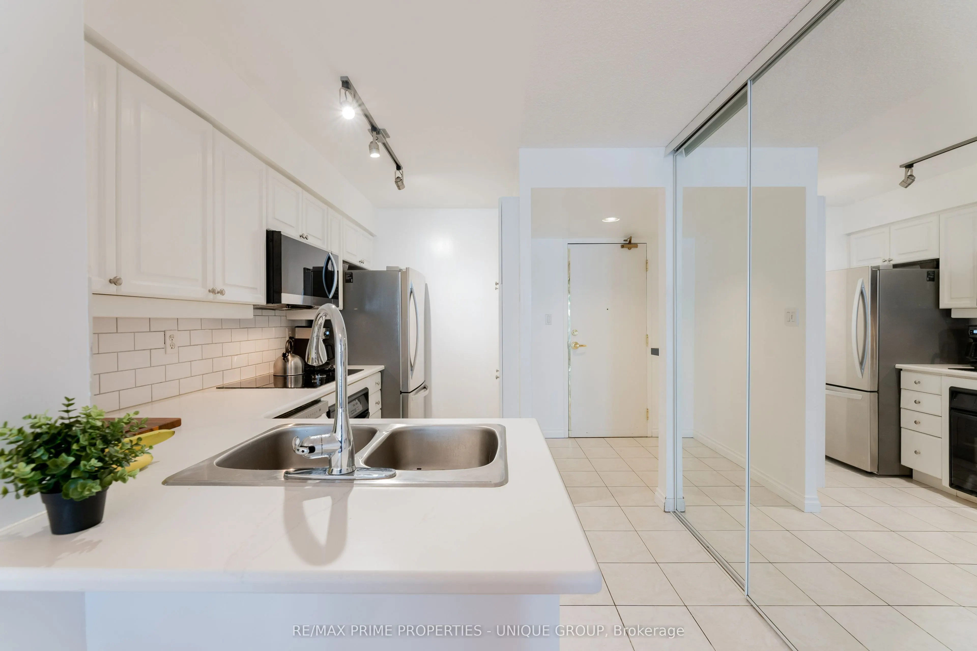 188 Redpath Avenue, #211