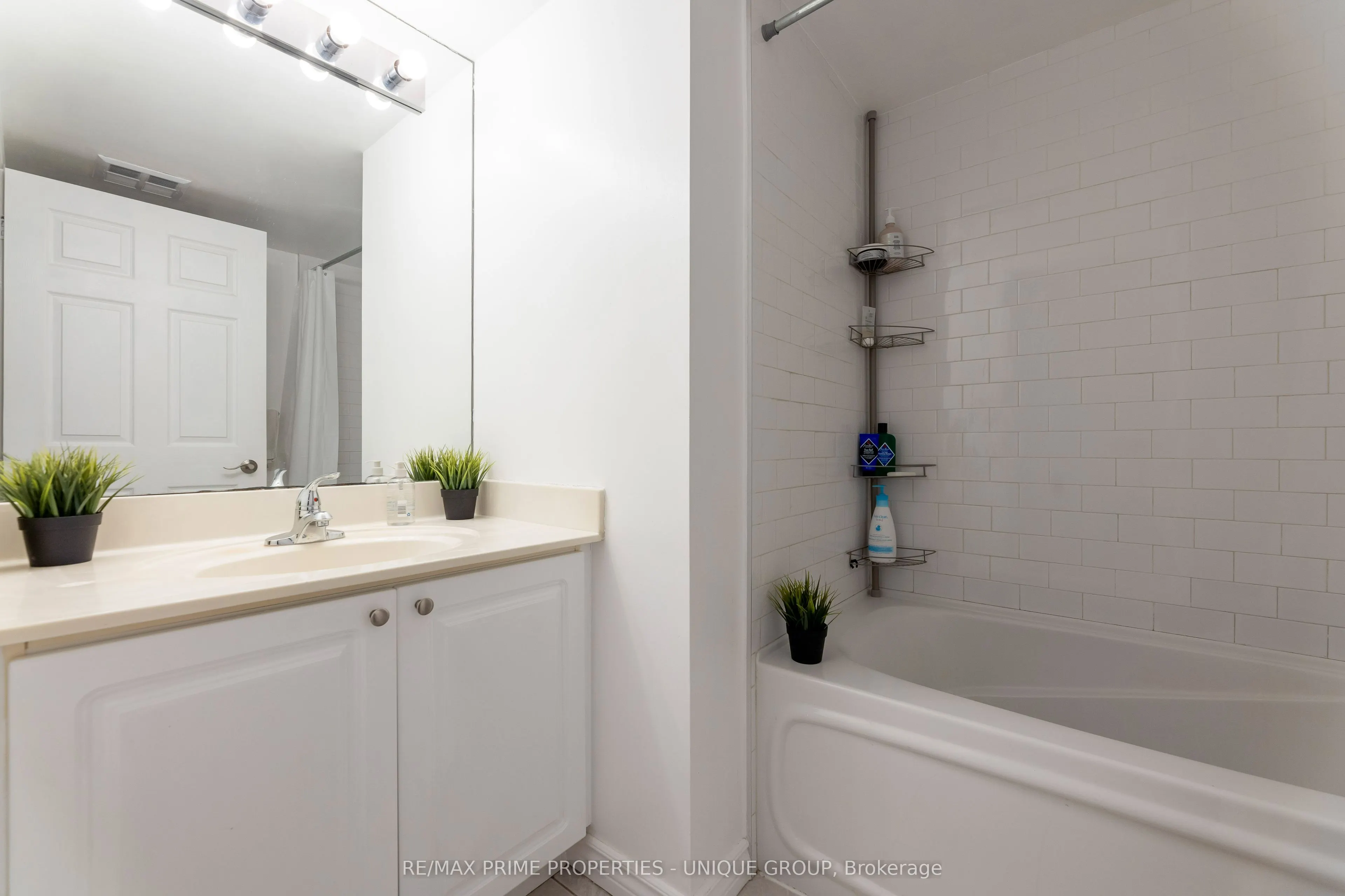 188 Redpath Avenue, #211