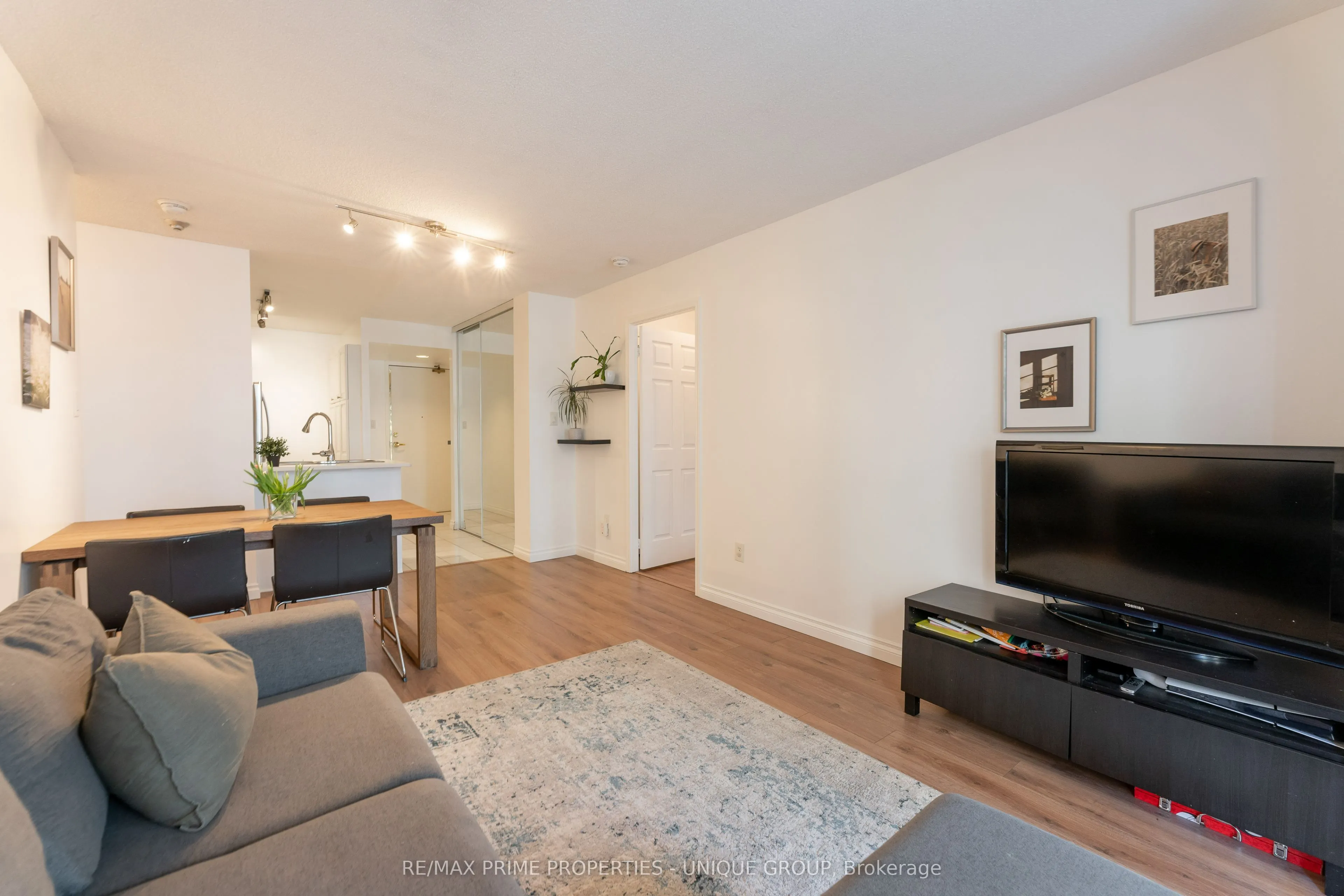 188 Redpath Avenue, #211