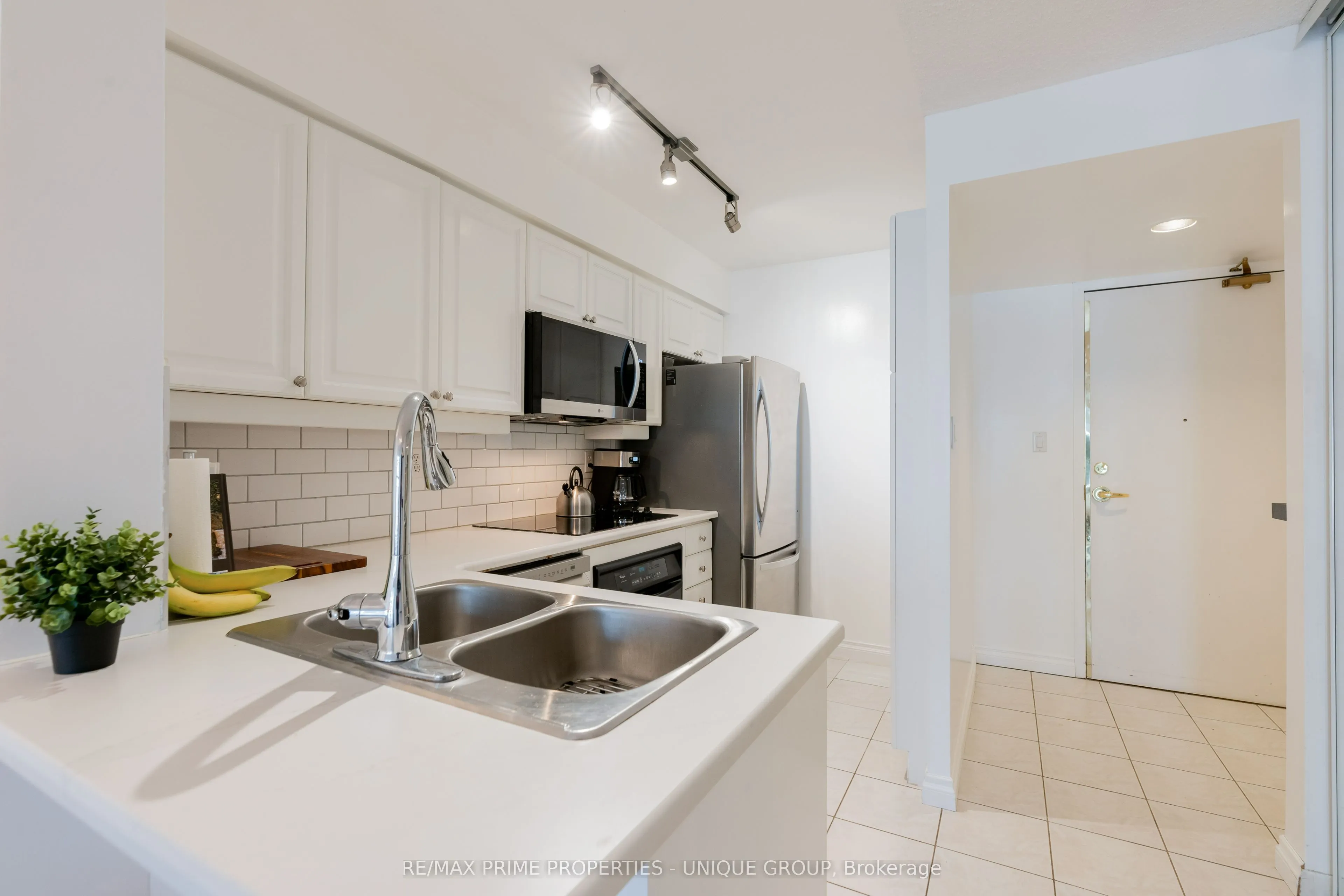 188 Redpath Avenue, #211