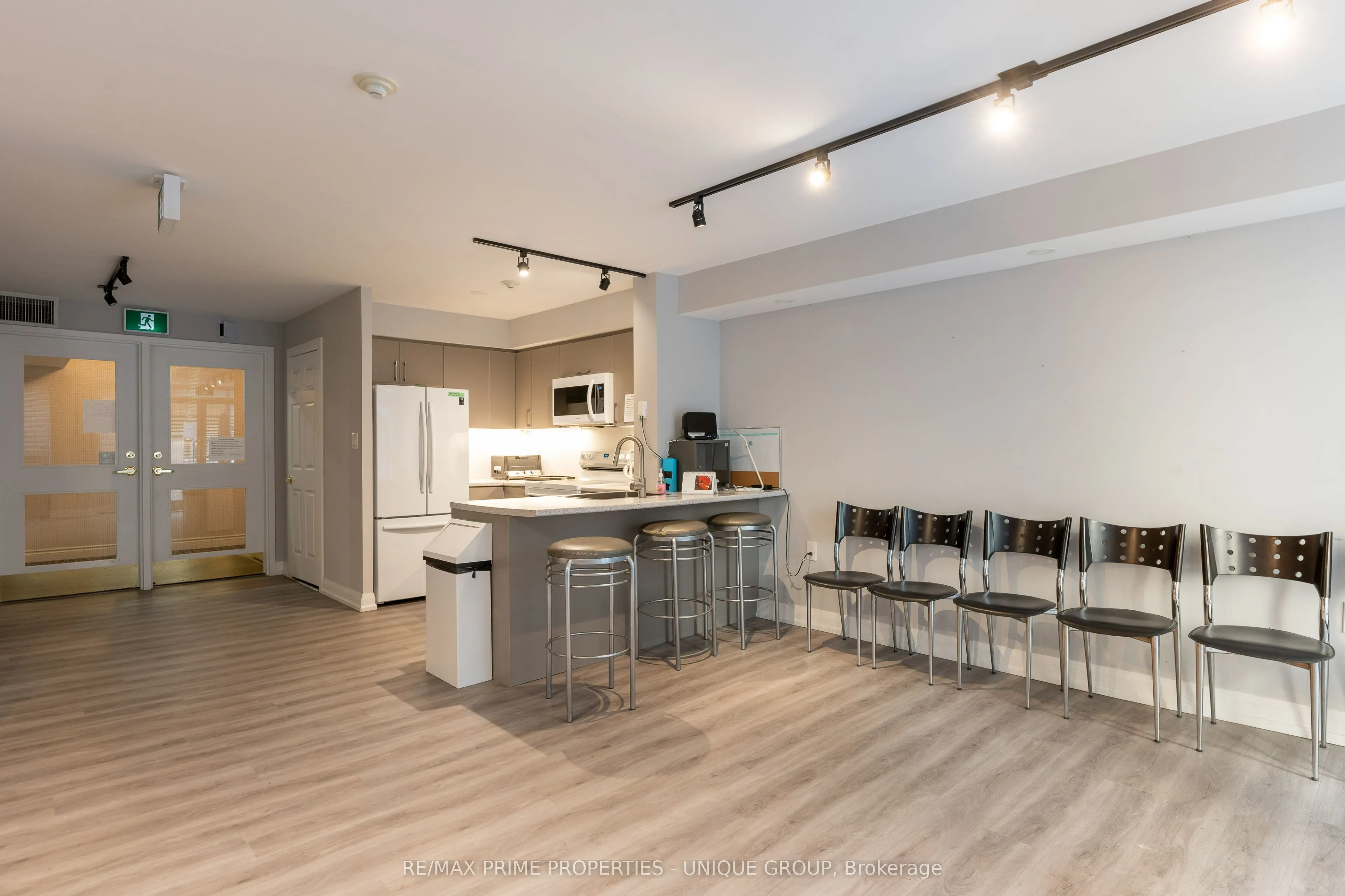188 Redpath Avenue, #211