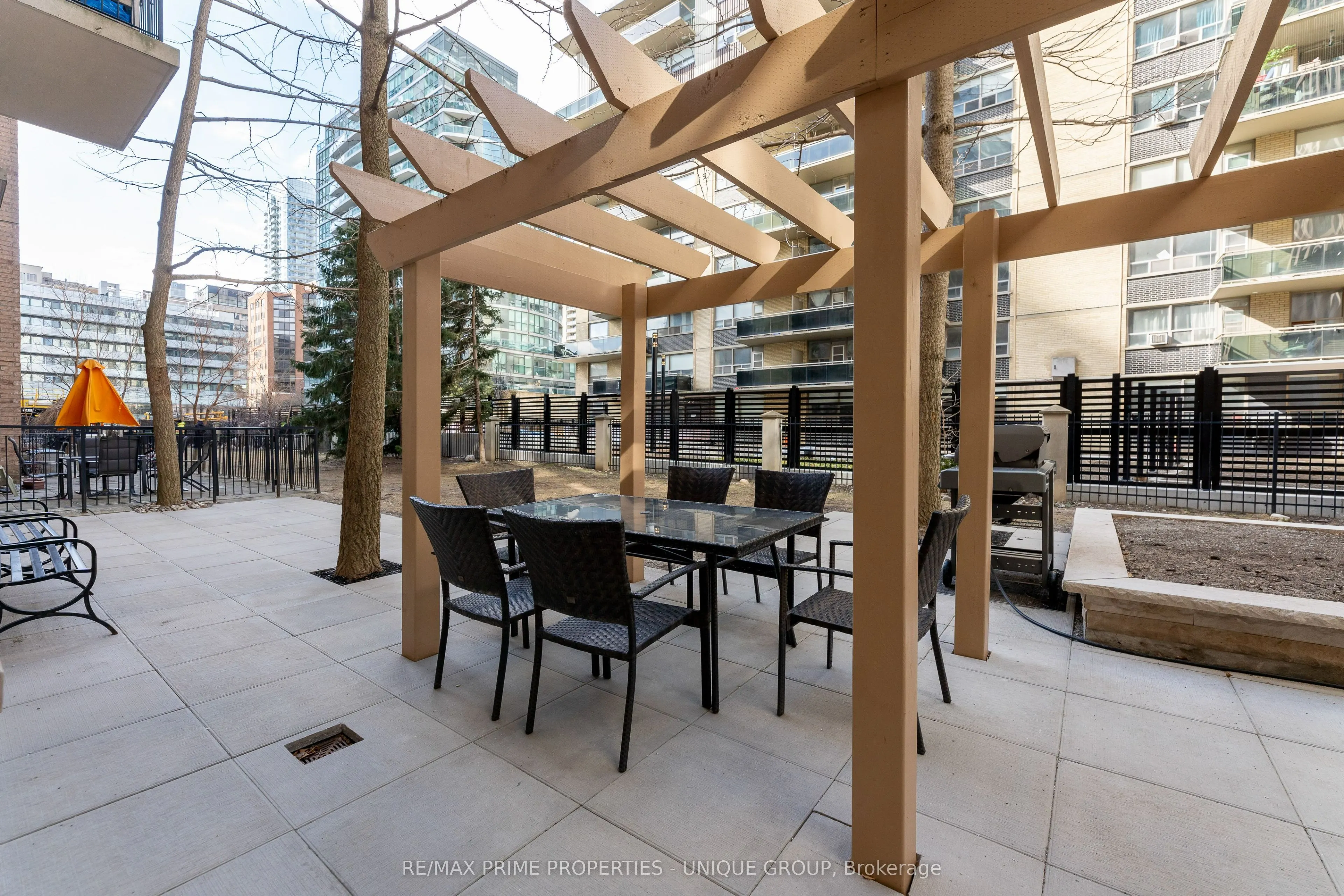 188 Redpath Avenue, #211