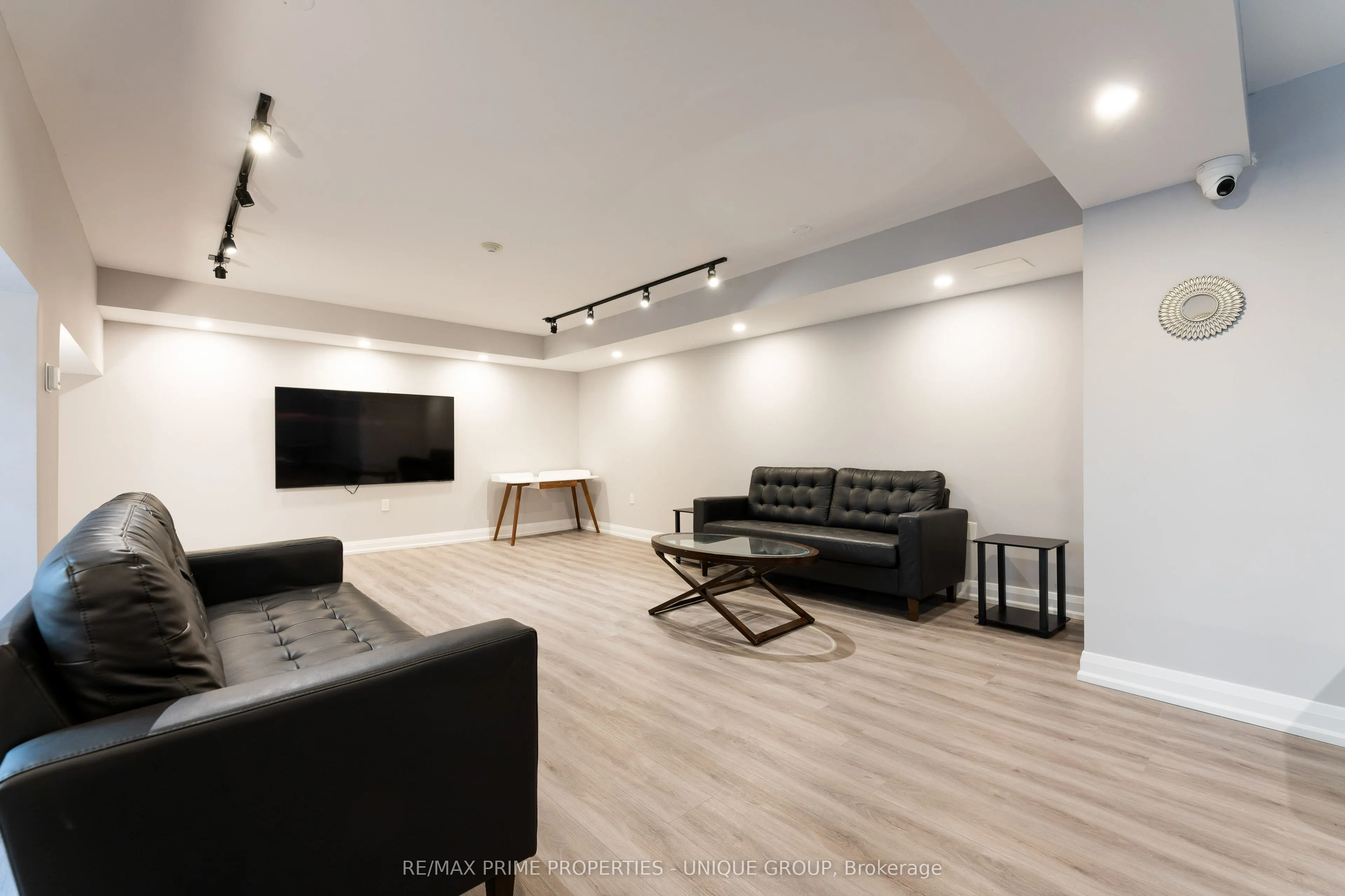 188 Redpath Avenue, #211