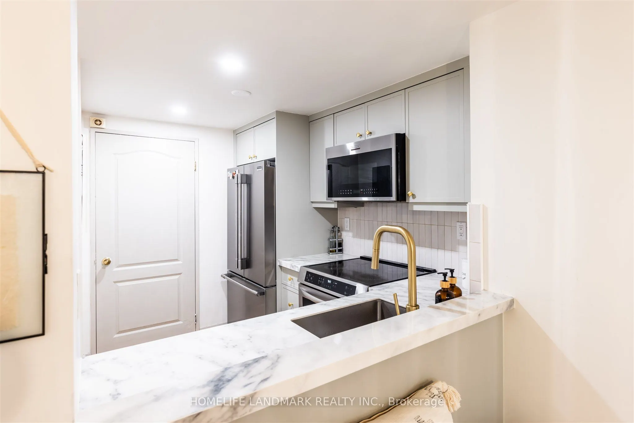 9 Greenbriar Road, #201