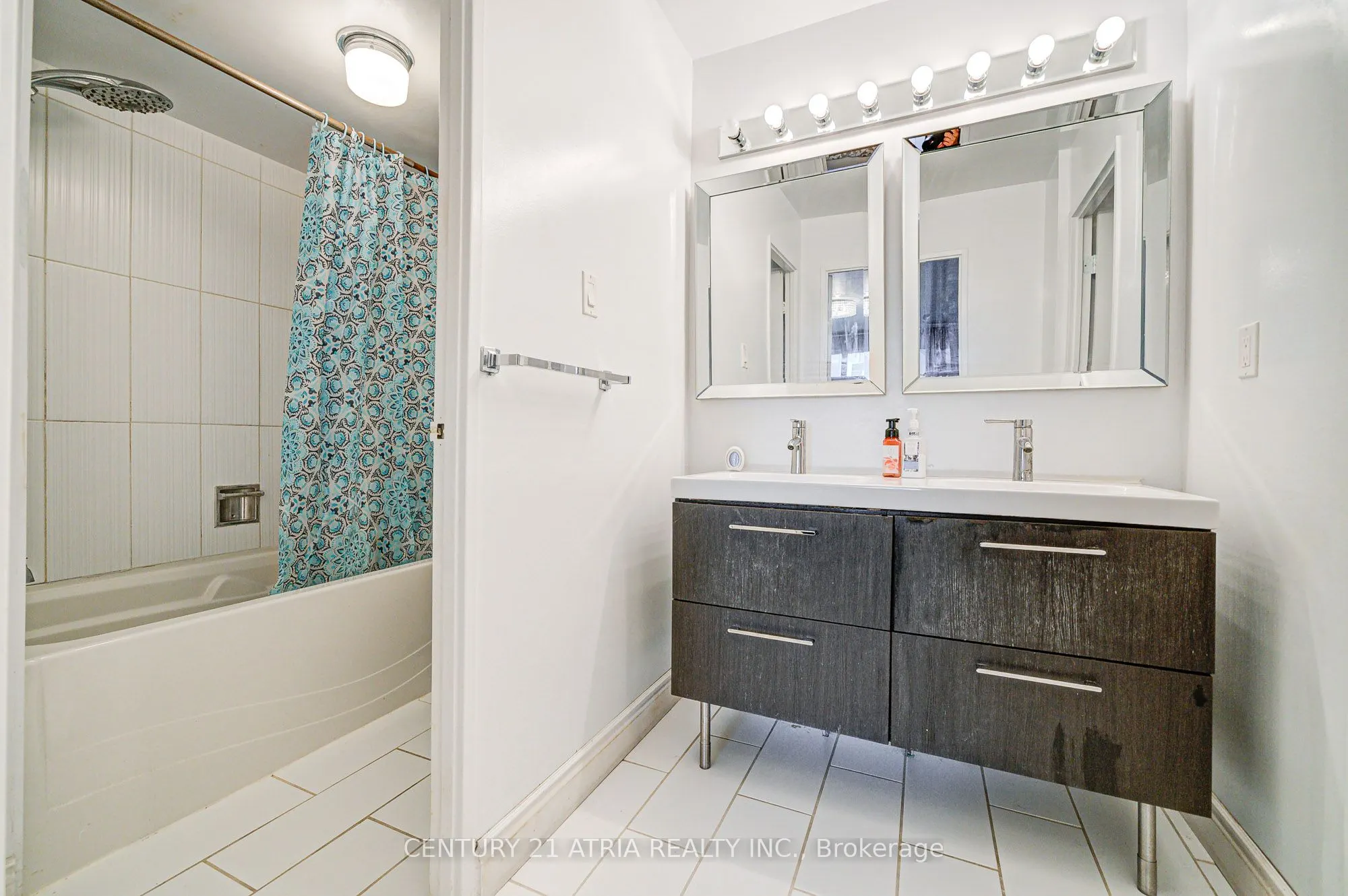 4001 Don Mills Road, #233