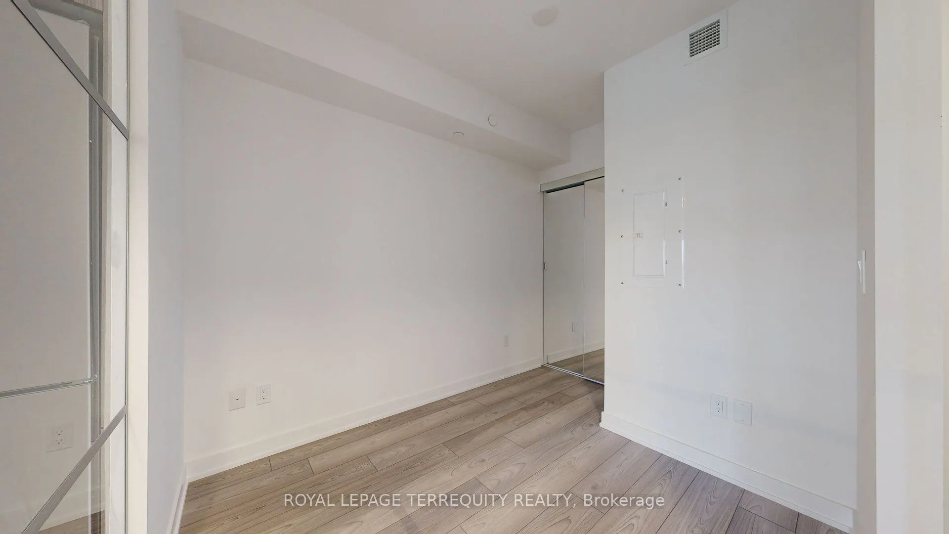 8 Tippett Road, #809