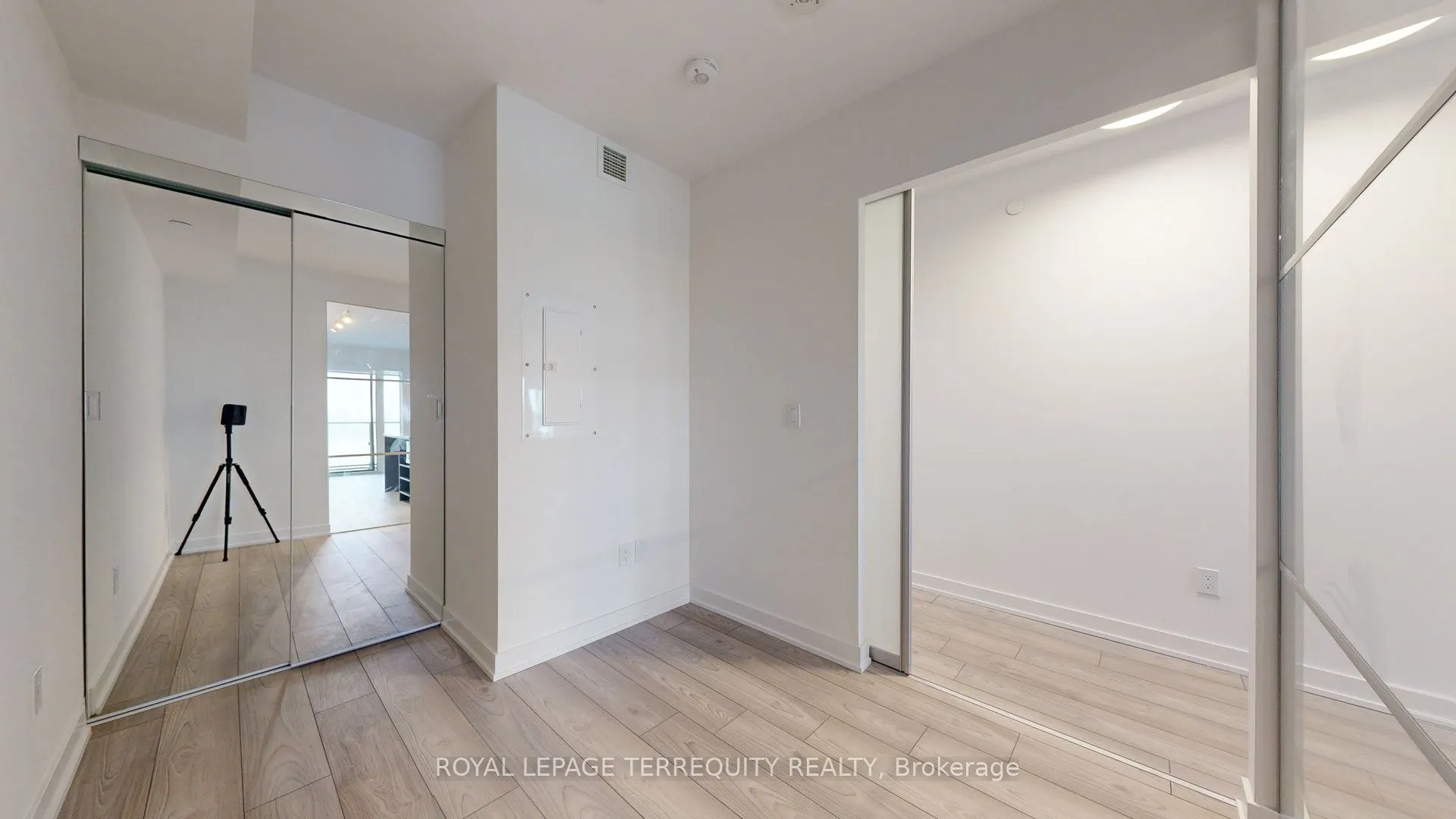 8 Tippett Road, #809
