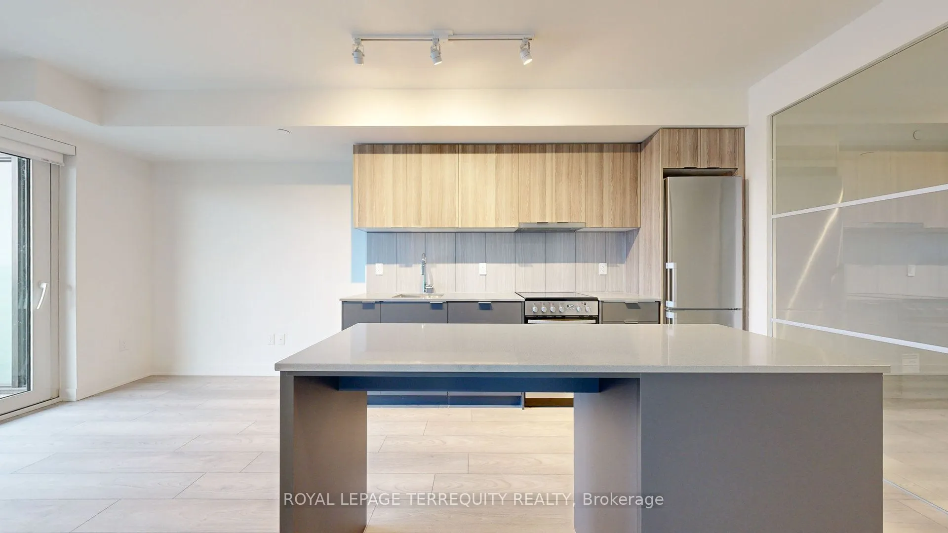 8 Tippett Road, #809