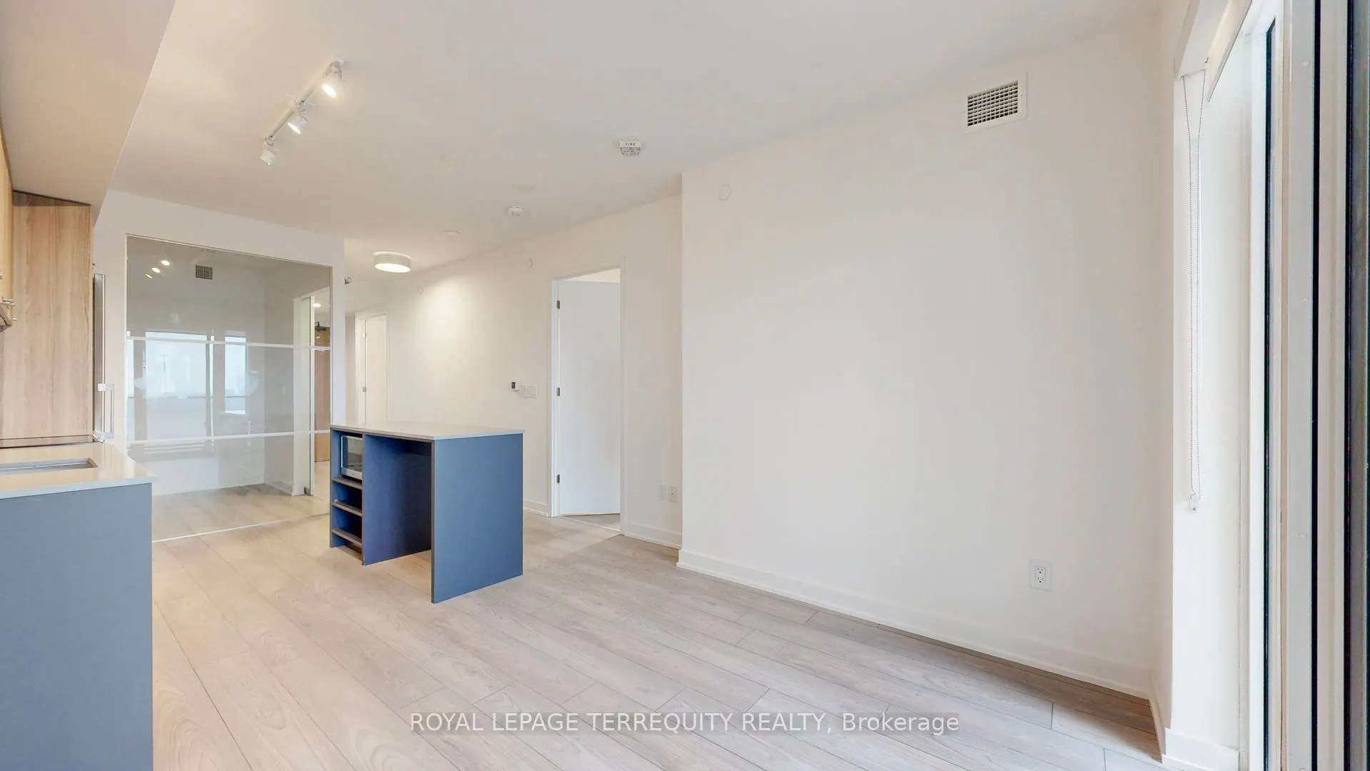 8 Tippett Road, #809