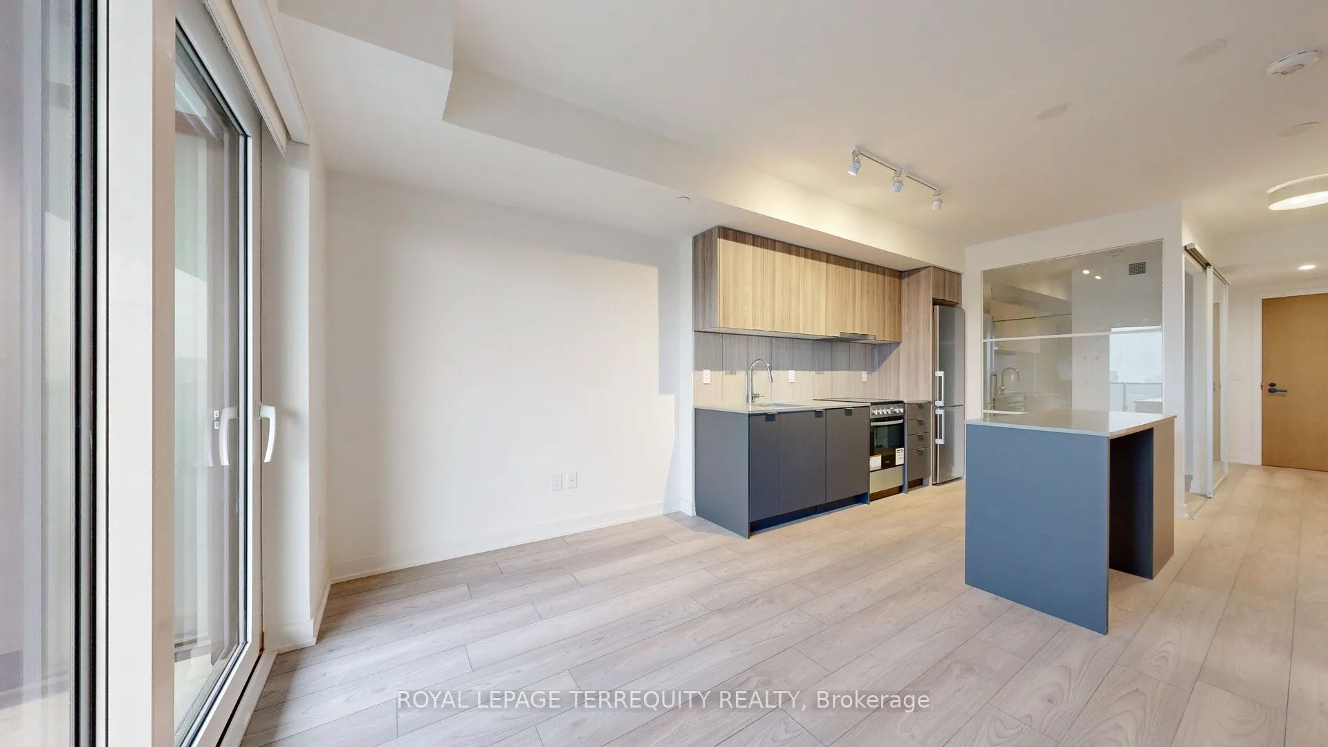 8 Tippett Road, #809