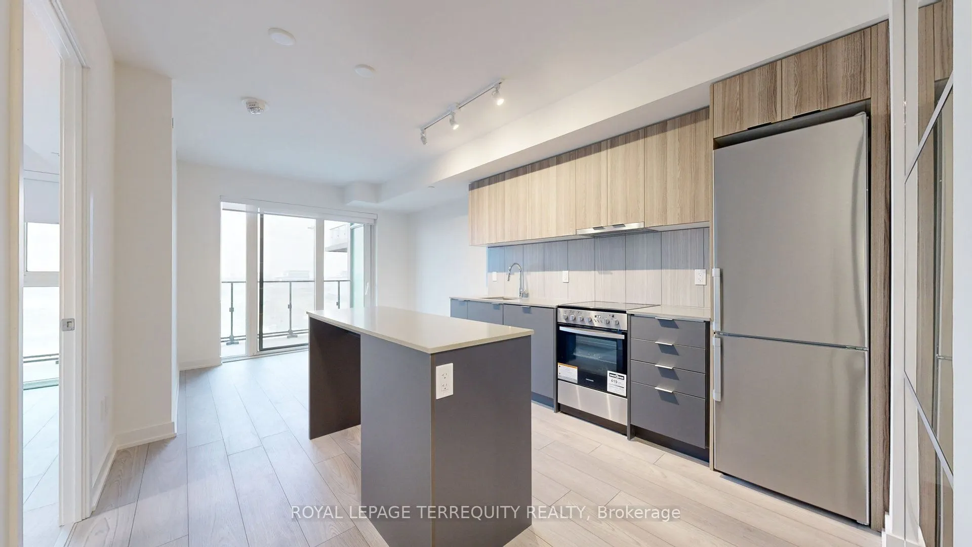 8 Tippett Road, #809