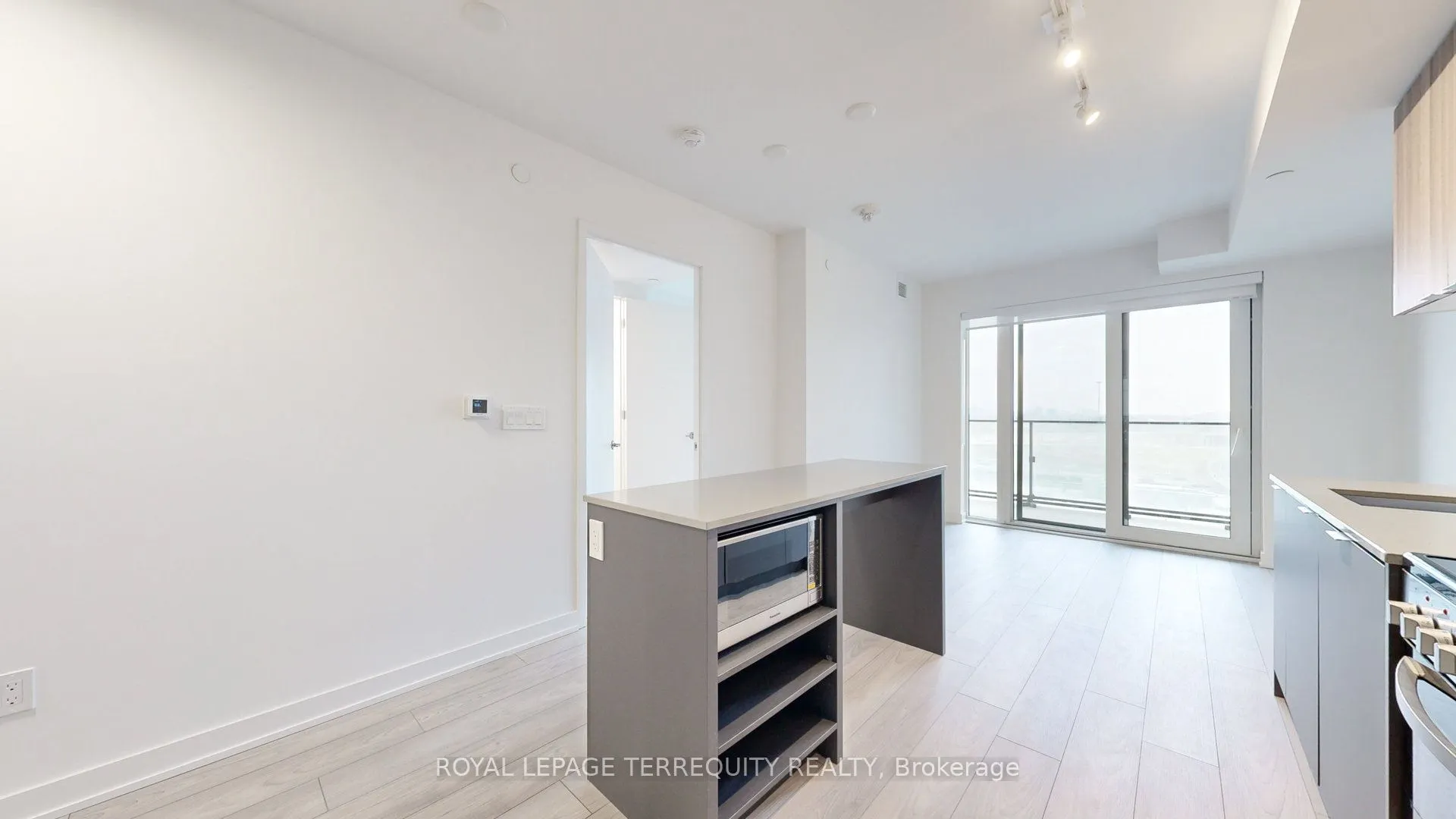 8 Tippett Road, #809