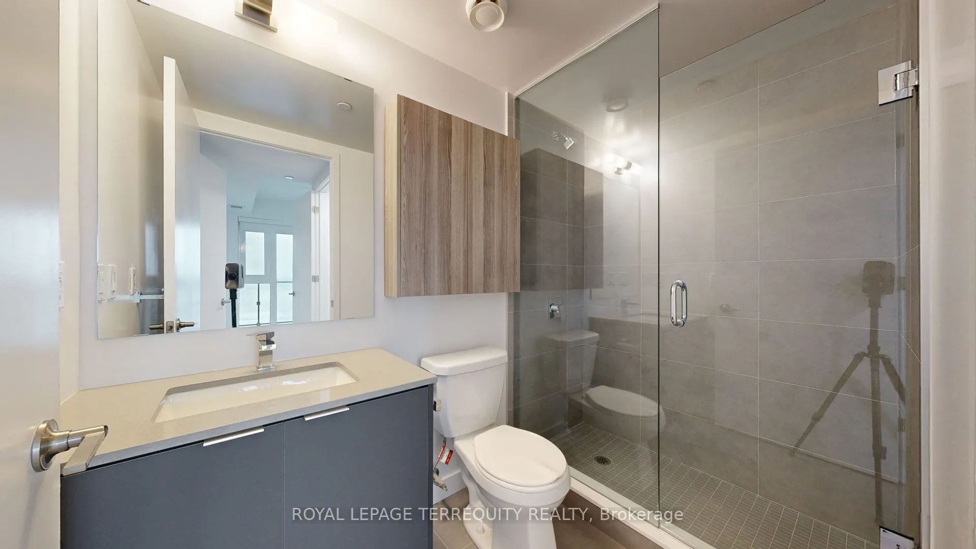 8 Tippett Road, #809