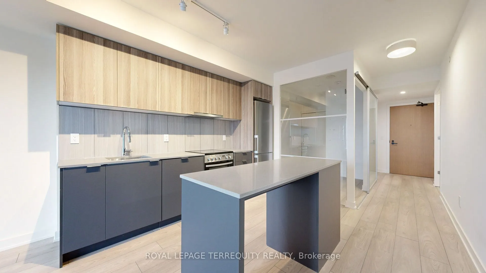 8 Tippett Road, #809