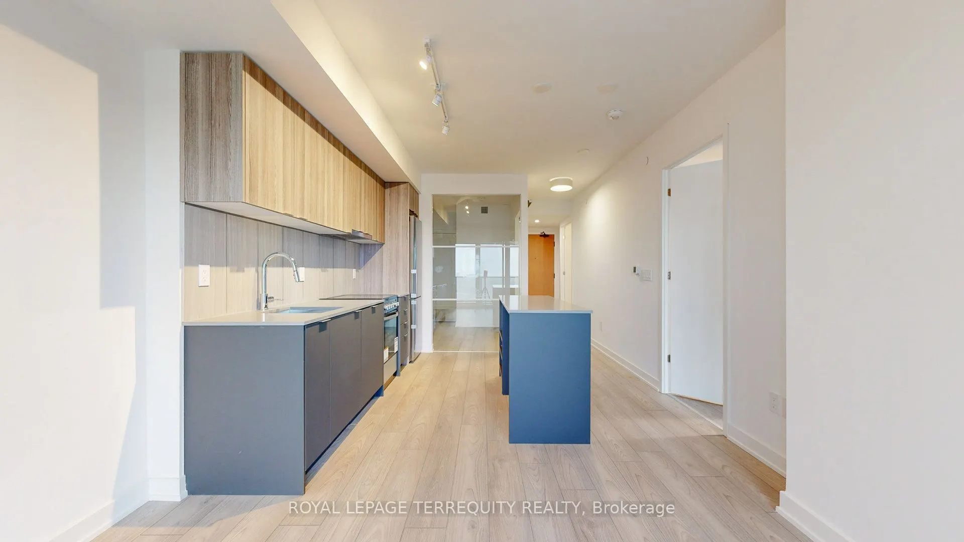 8 Tippett Road, #809