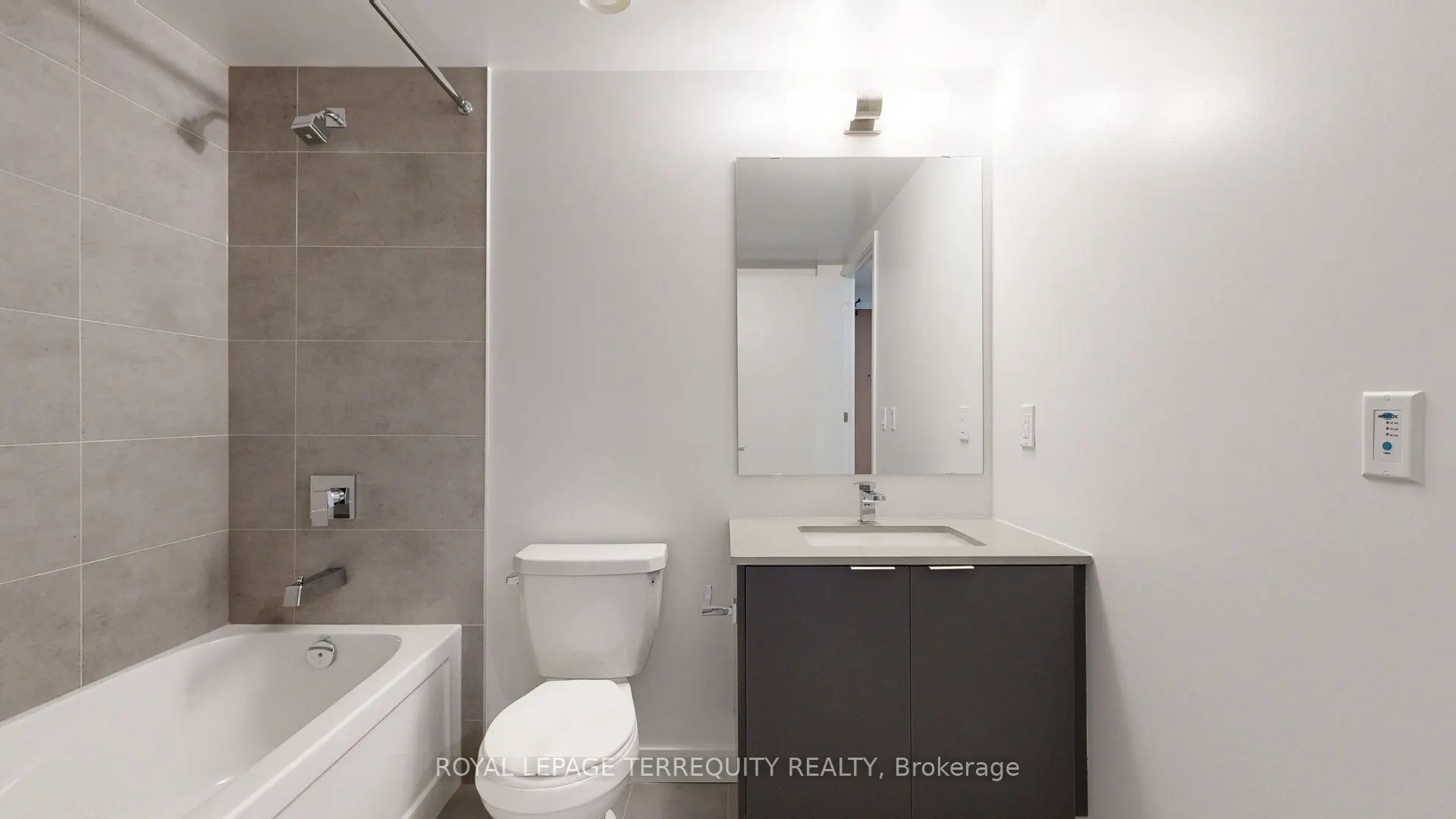 8 Tippett Road, #809