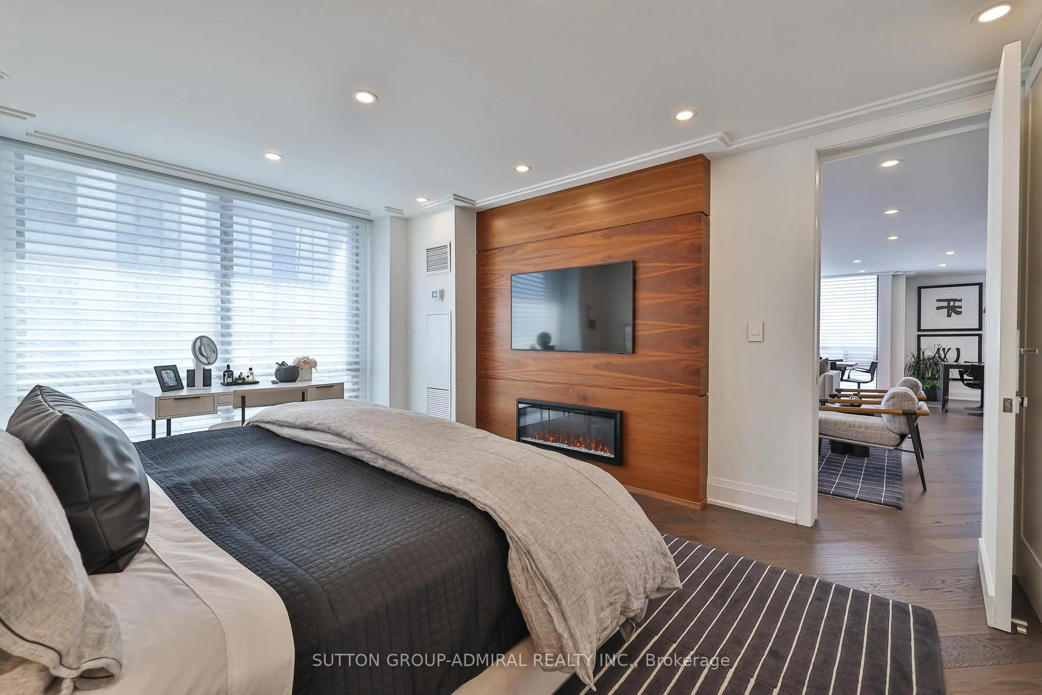 619 Avenue Road #1404