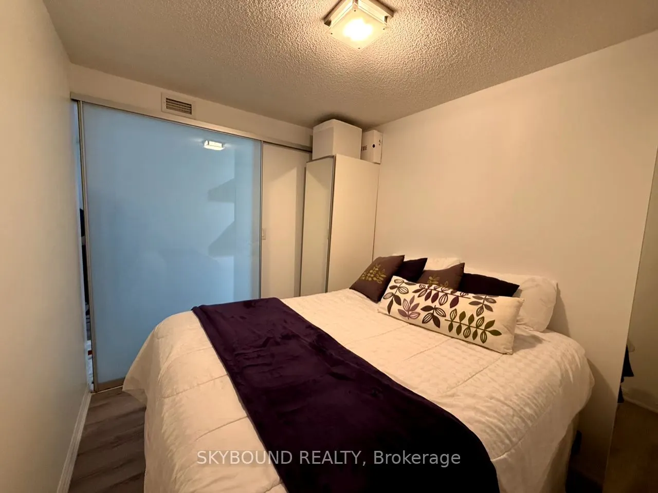 400 Adelaide Street E, #801