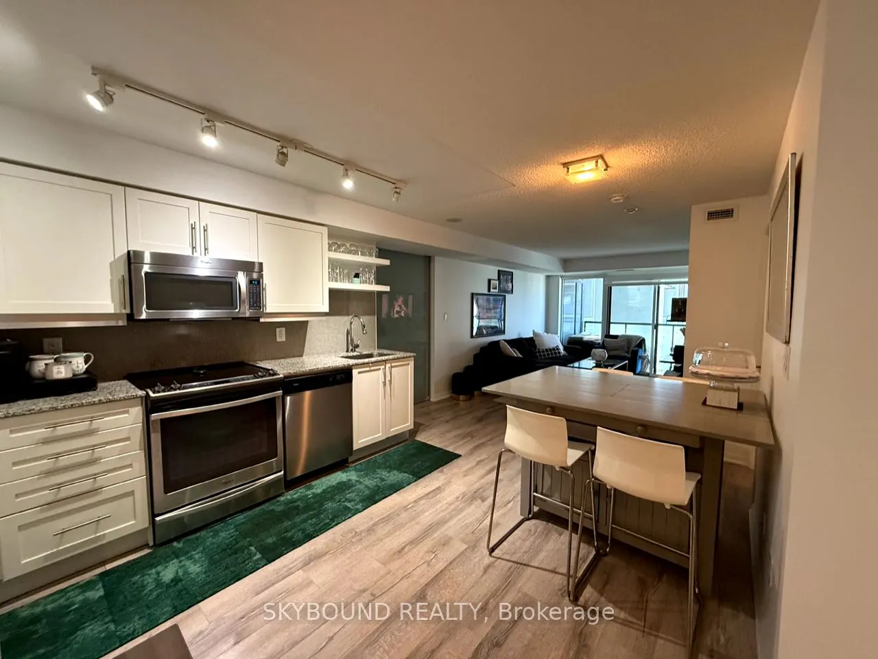 400 Adelaide Street E, #801