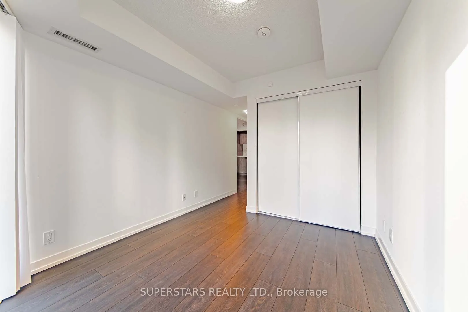 60 Shuter Street, #2006