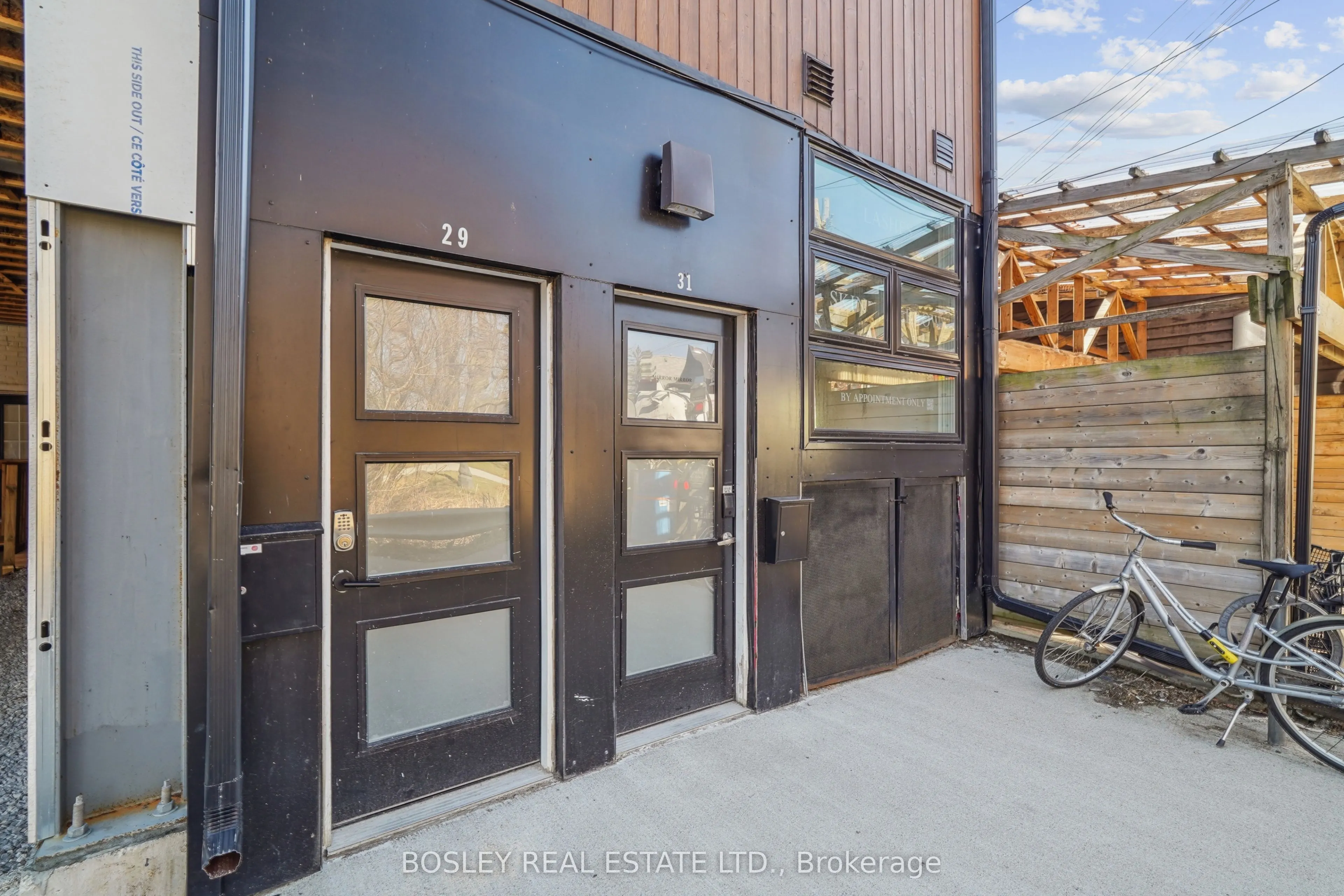 890 Queen Street W