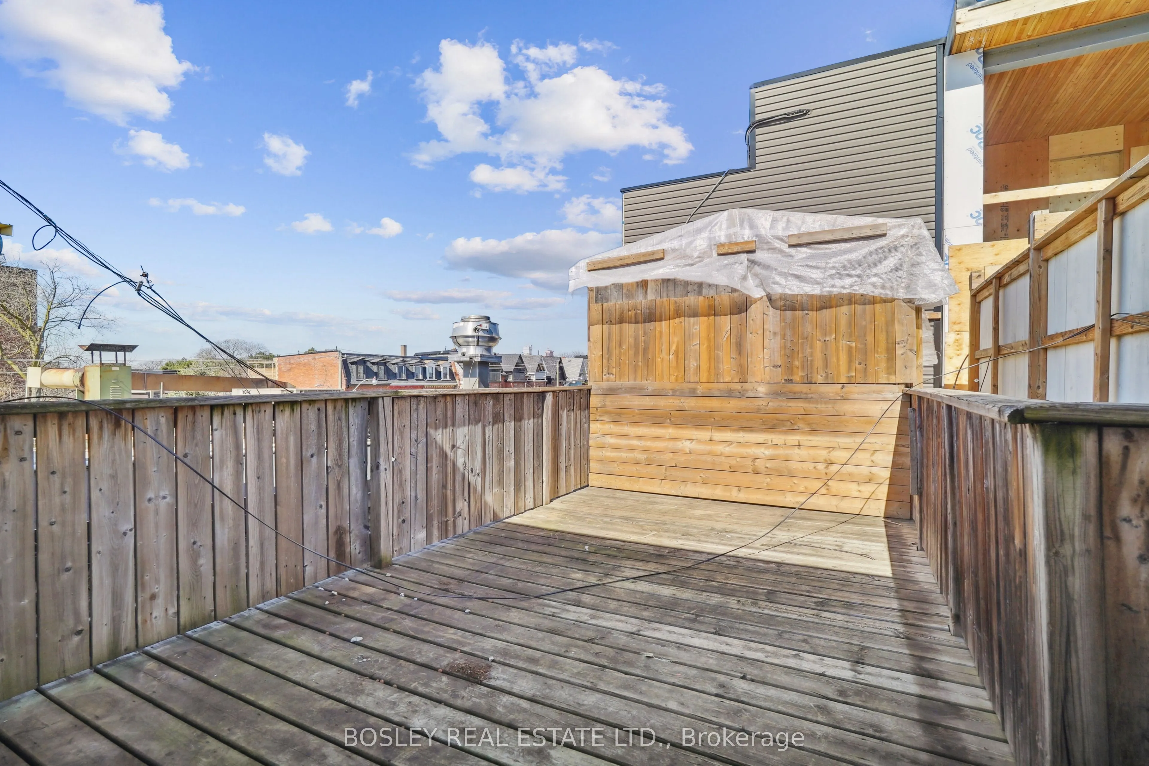 890 Queen Street W