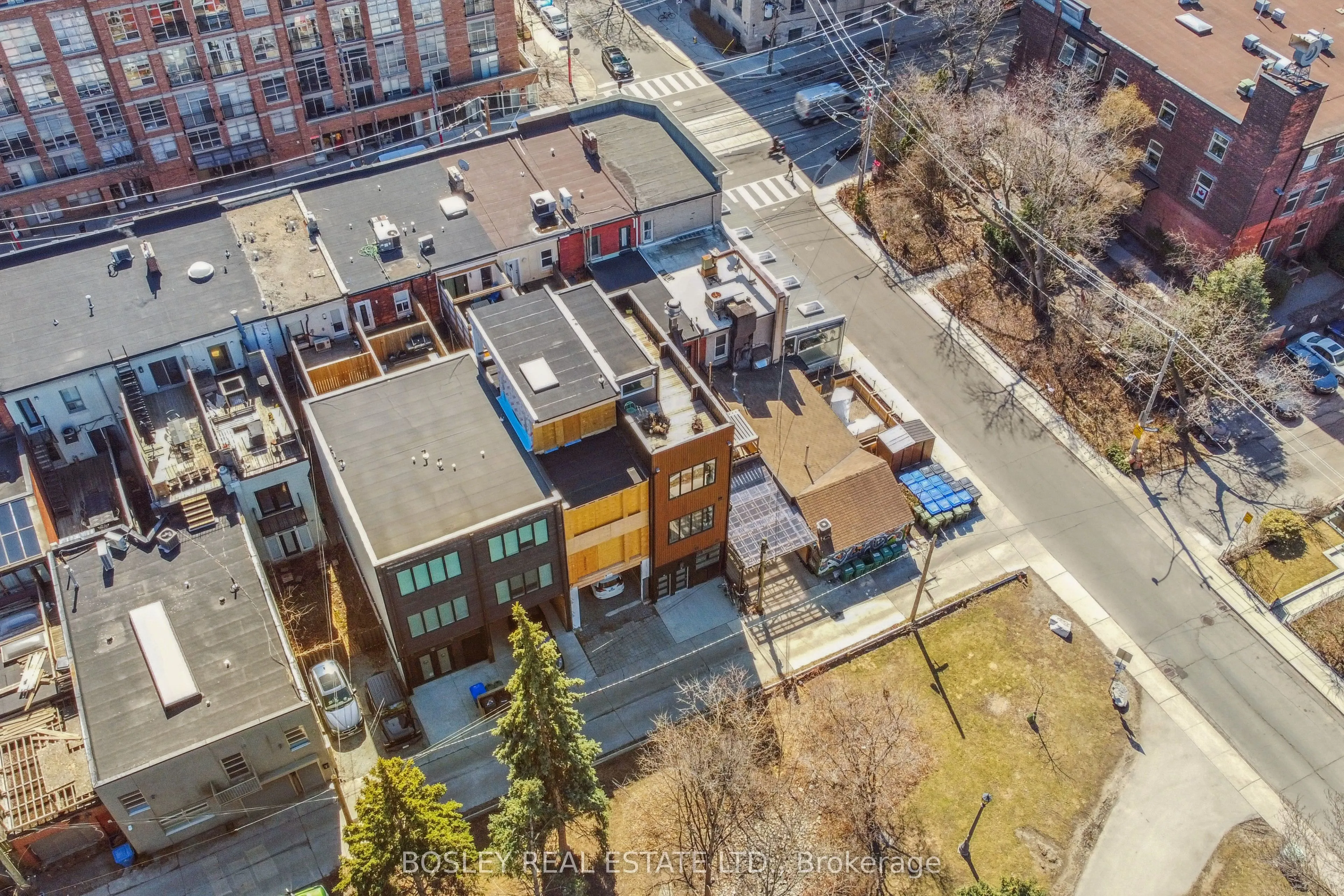 890 Queen Street W