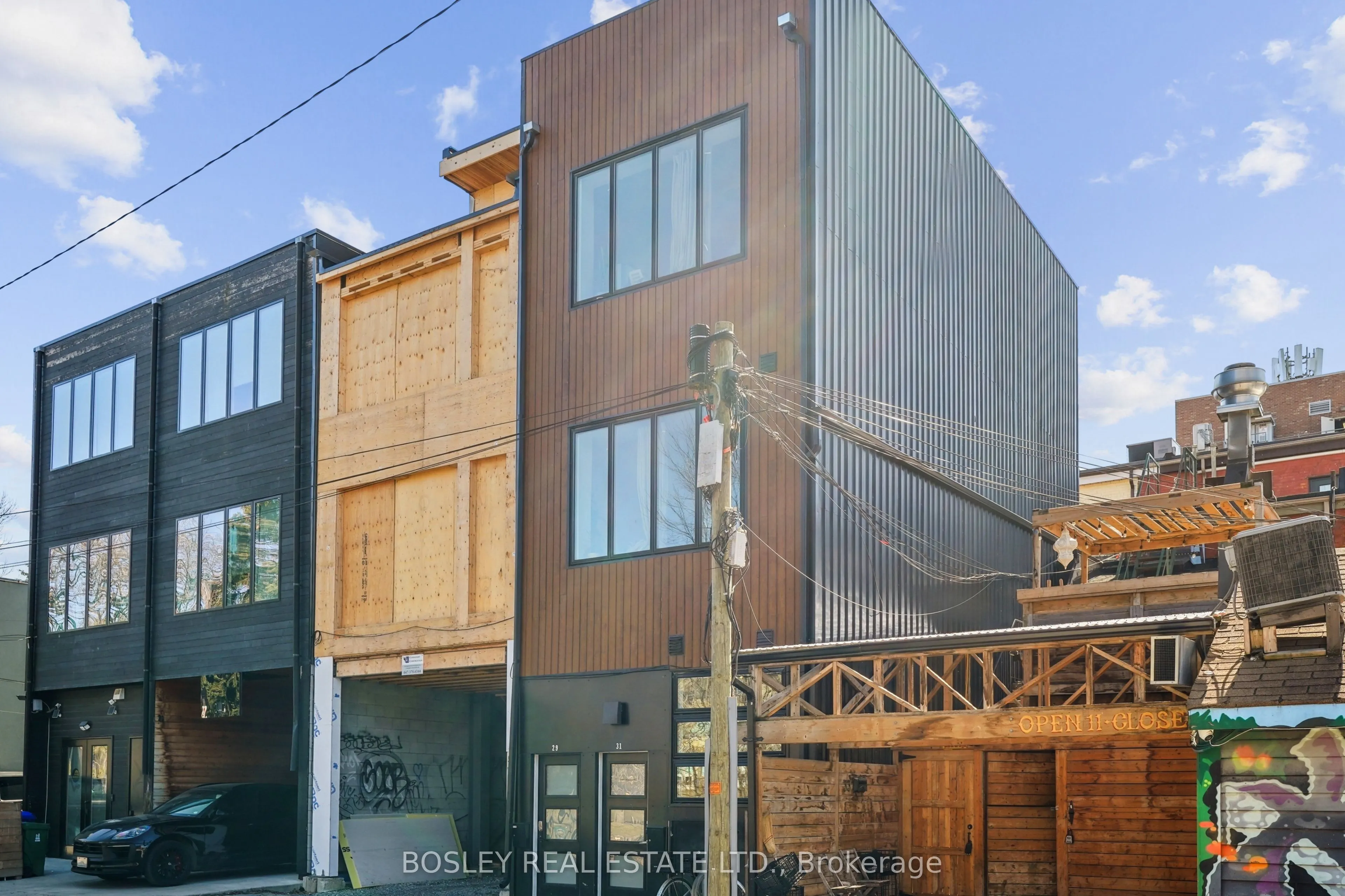 890 Queen Street W