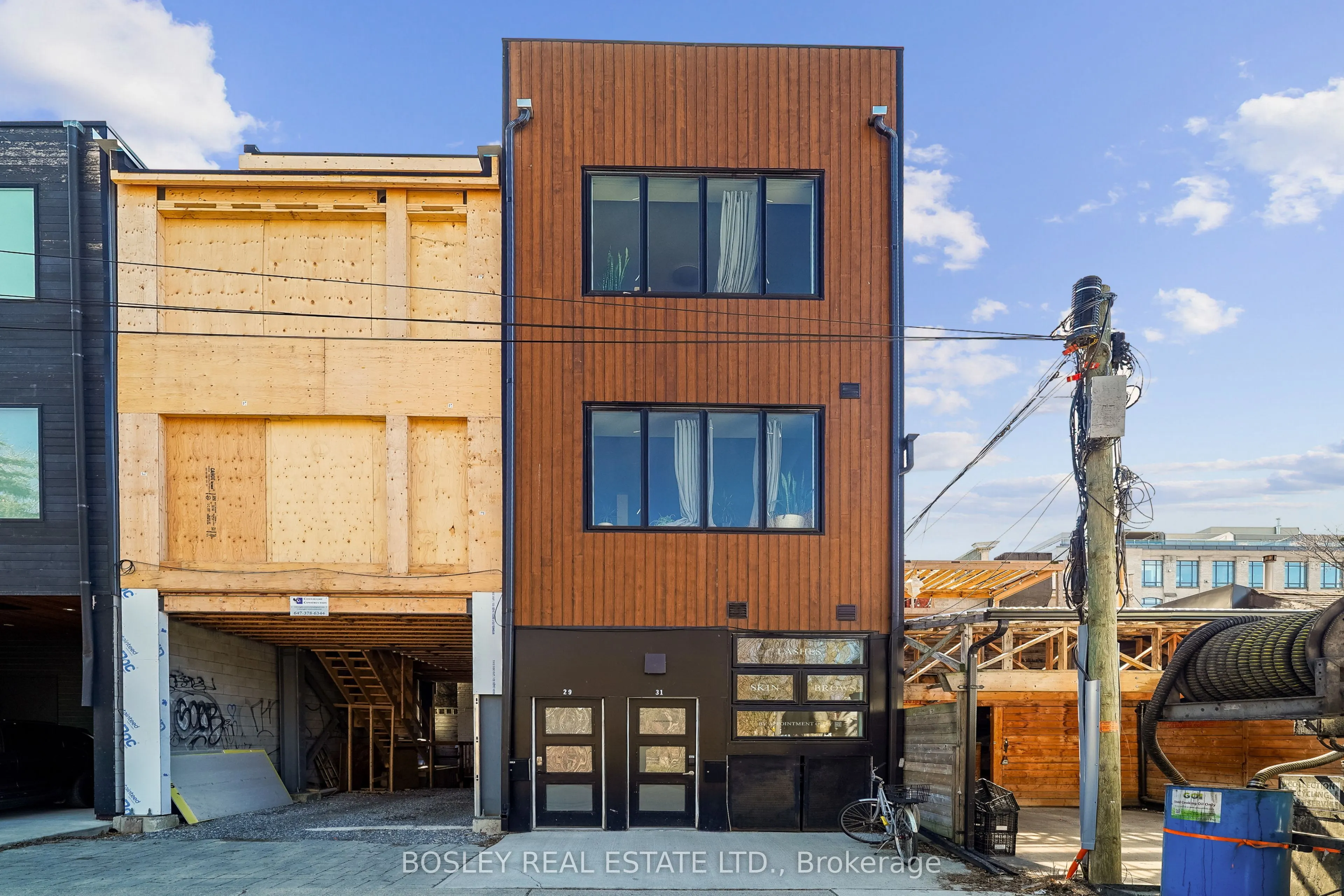 890 Queen Street W