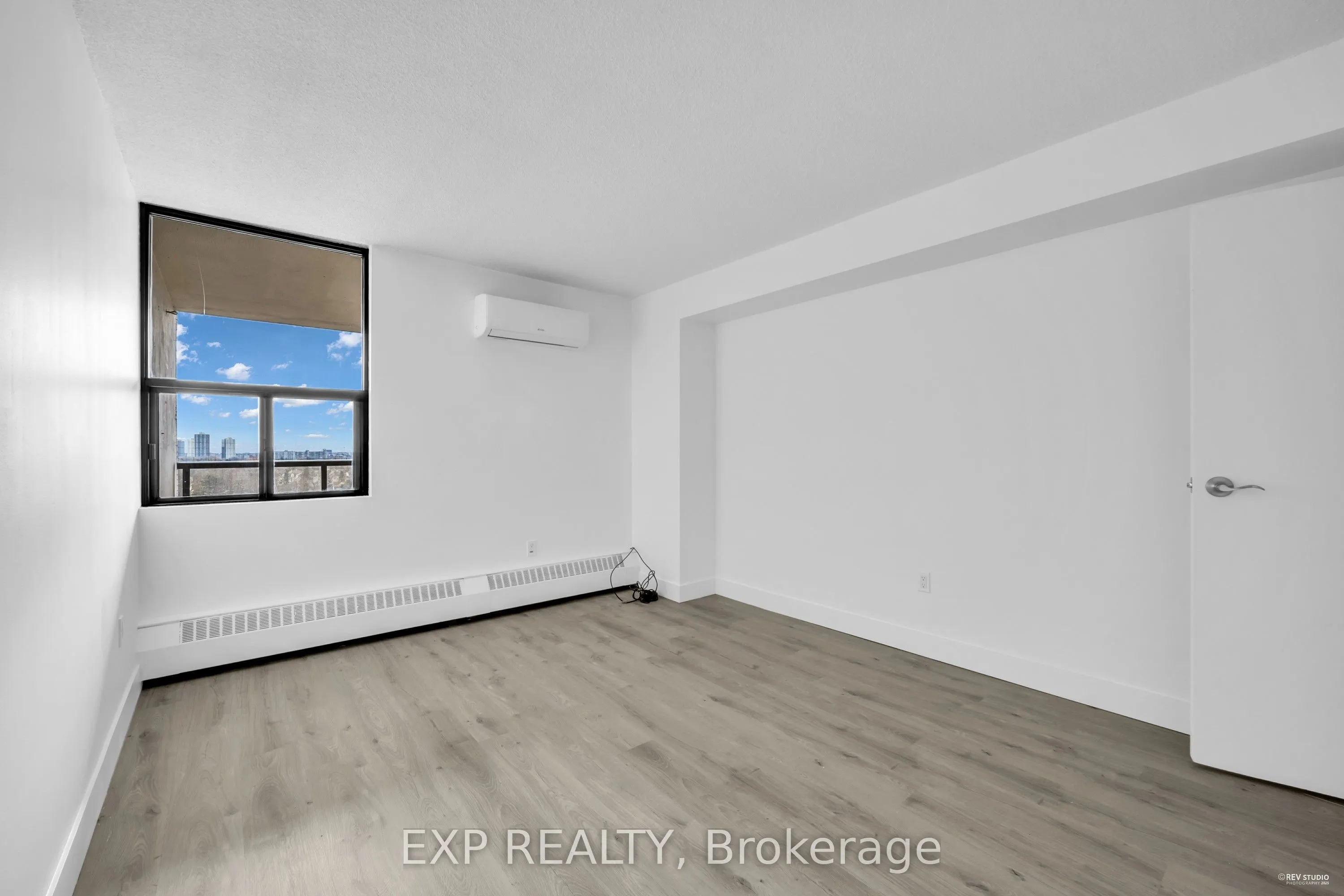 45 Sunrise Avenue, #907