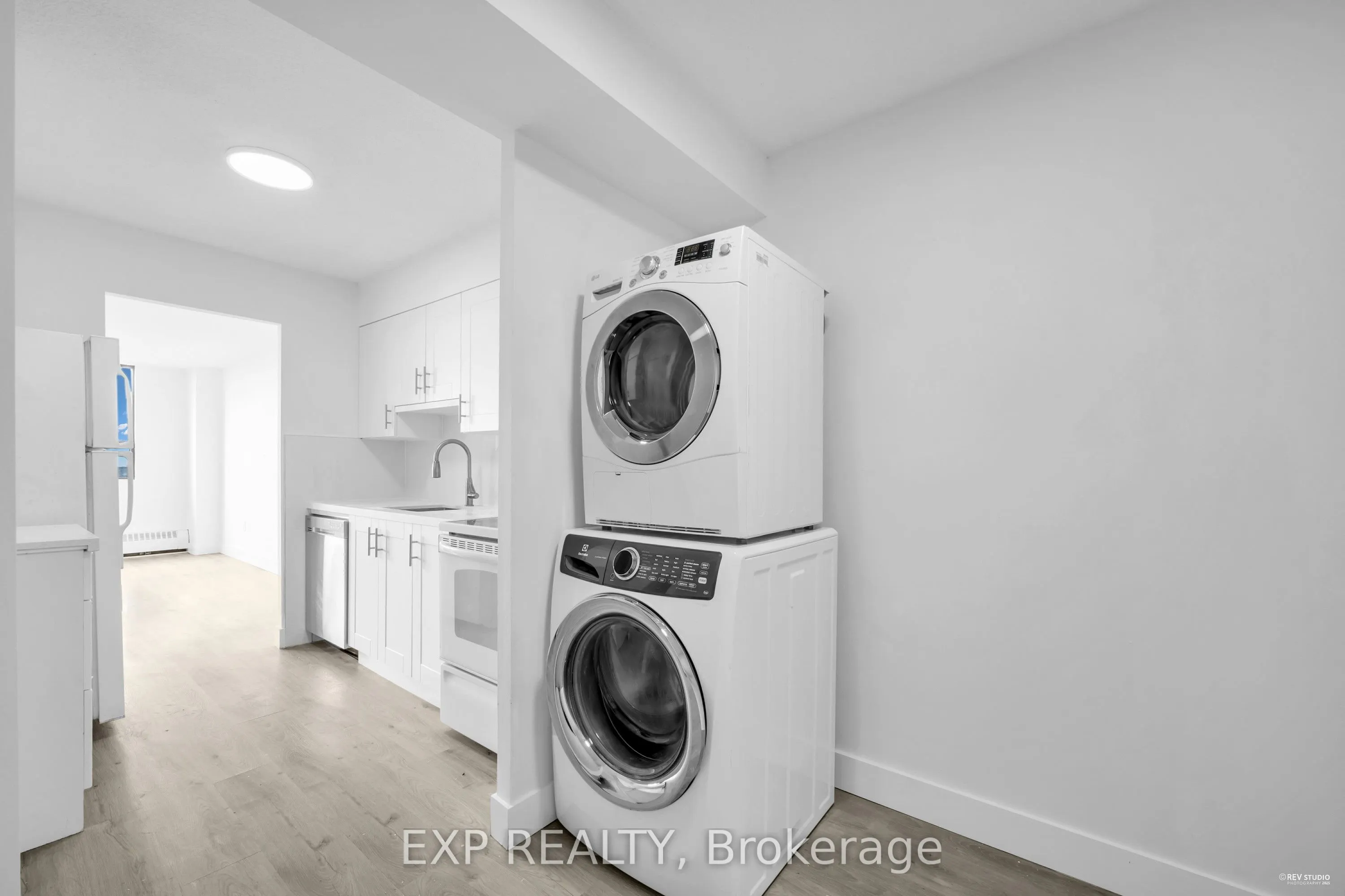 45 Sunrise Avenue, #907