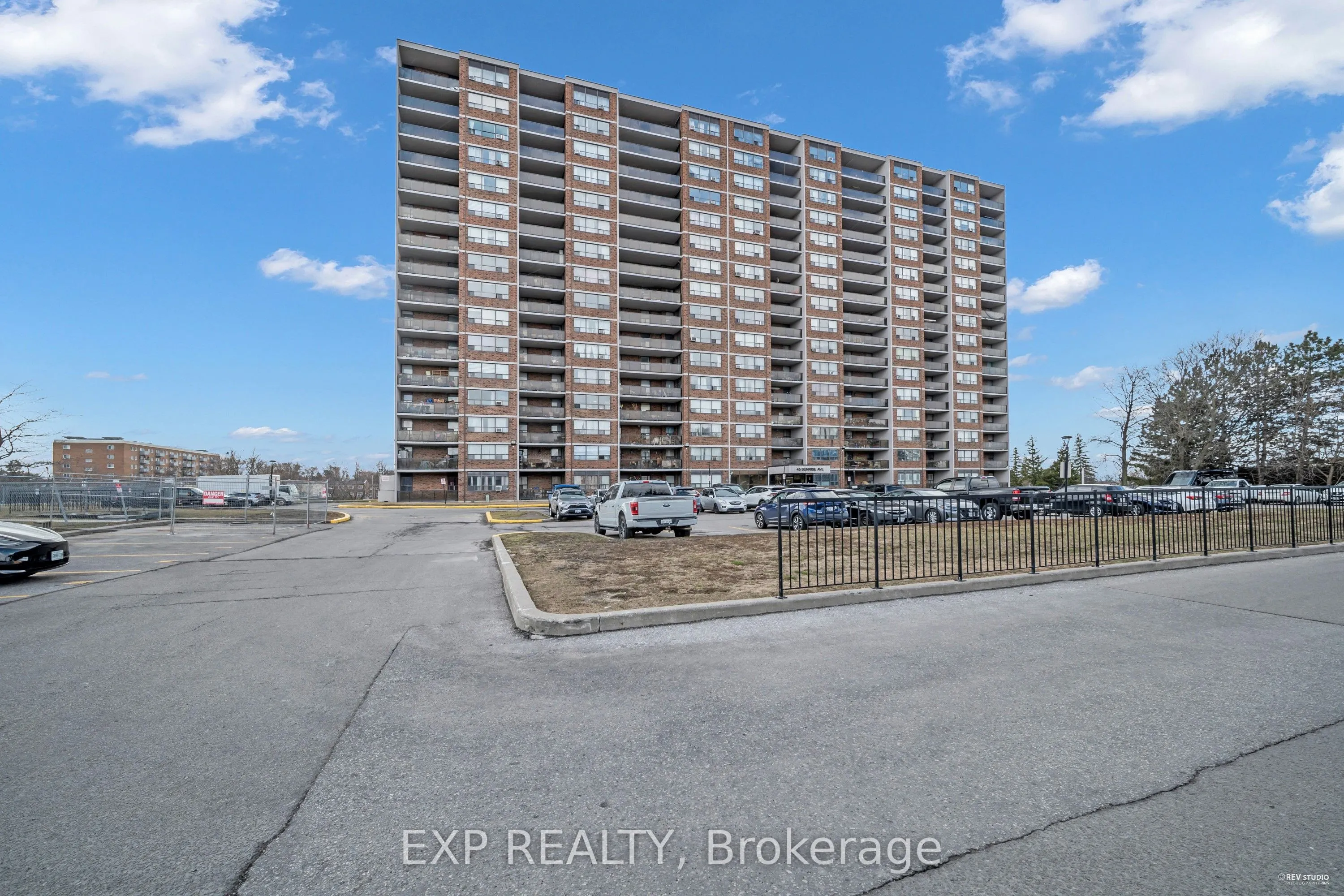 45 Sunrise Avenue, #907