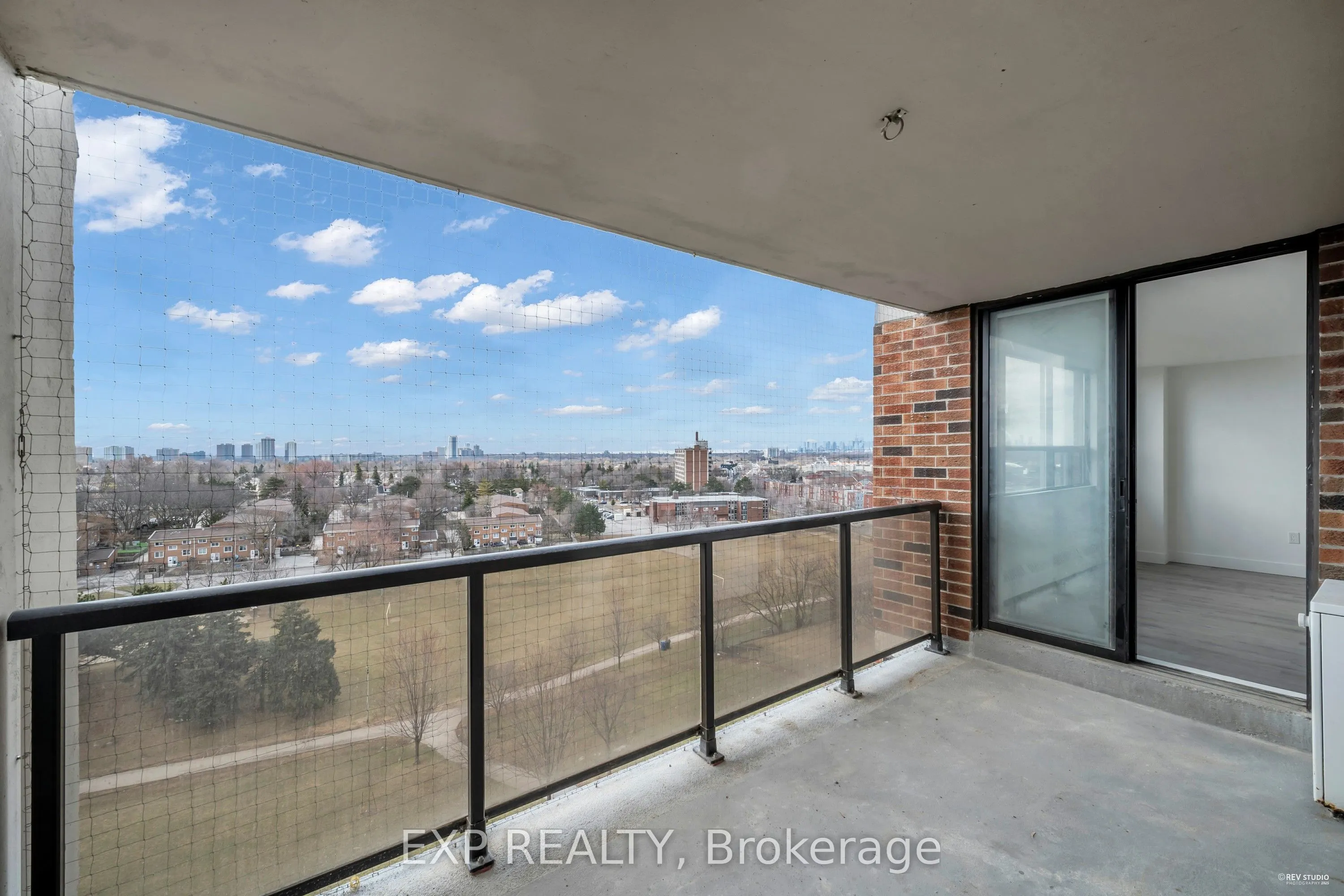 45 Sunrise Avenue, #907