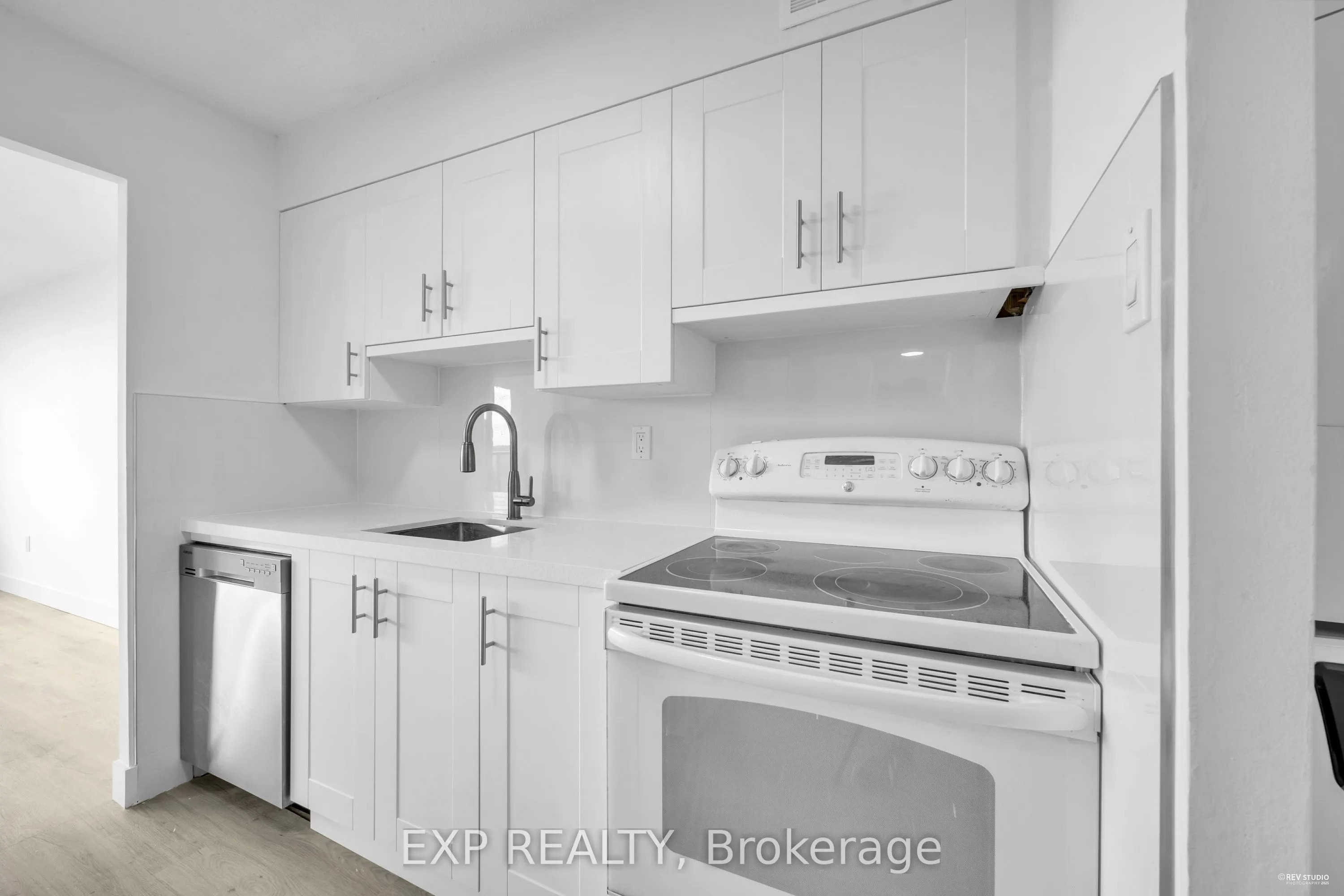 45 Sunrise Avenue, #907