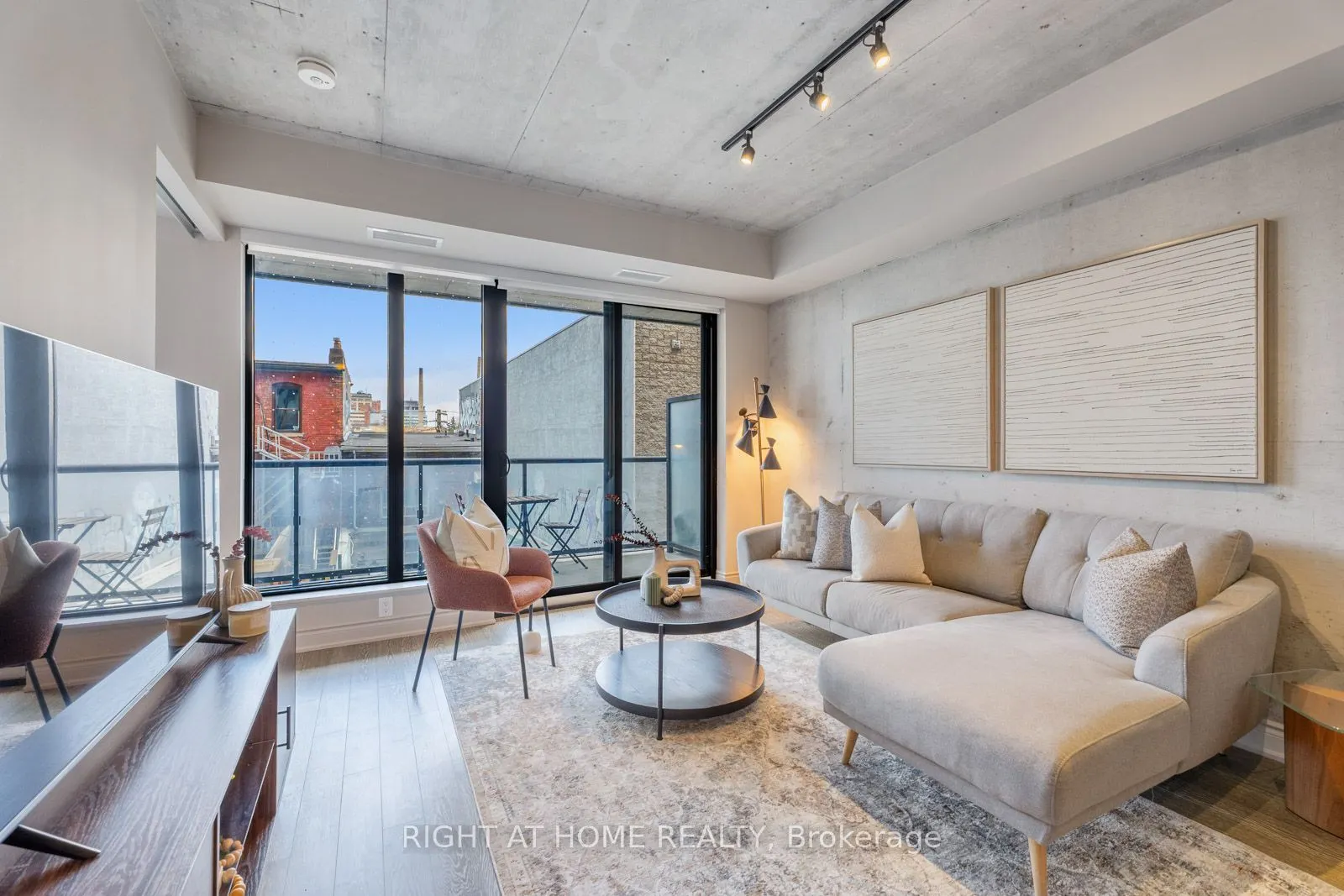 608 Richmond Street W #320