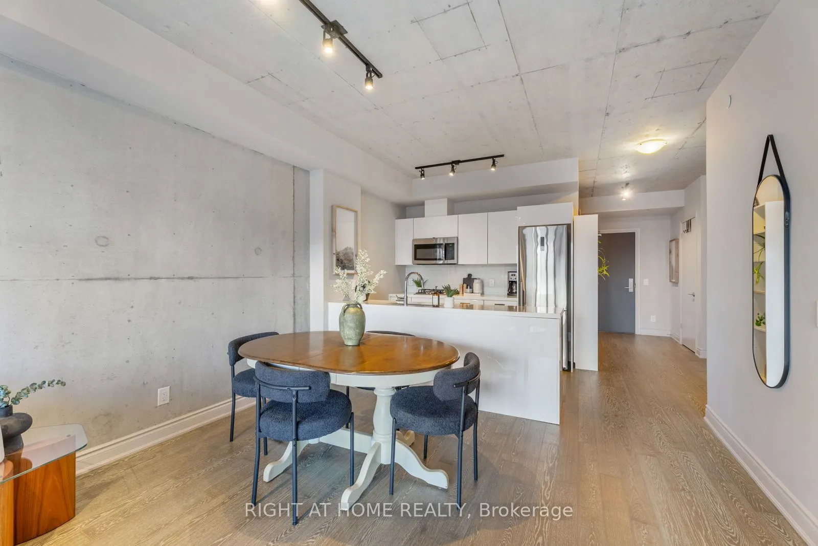 608 Richmond Street W #320